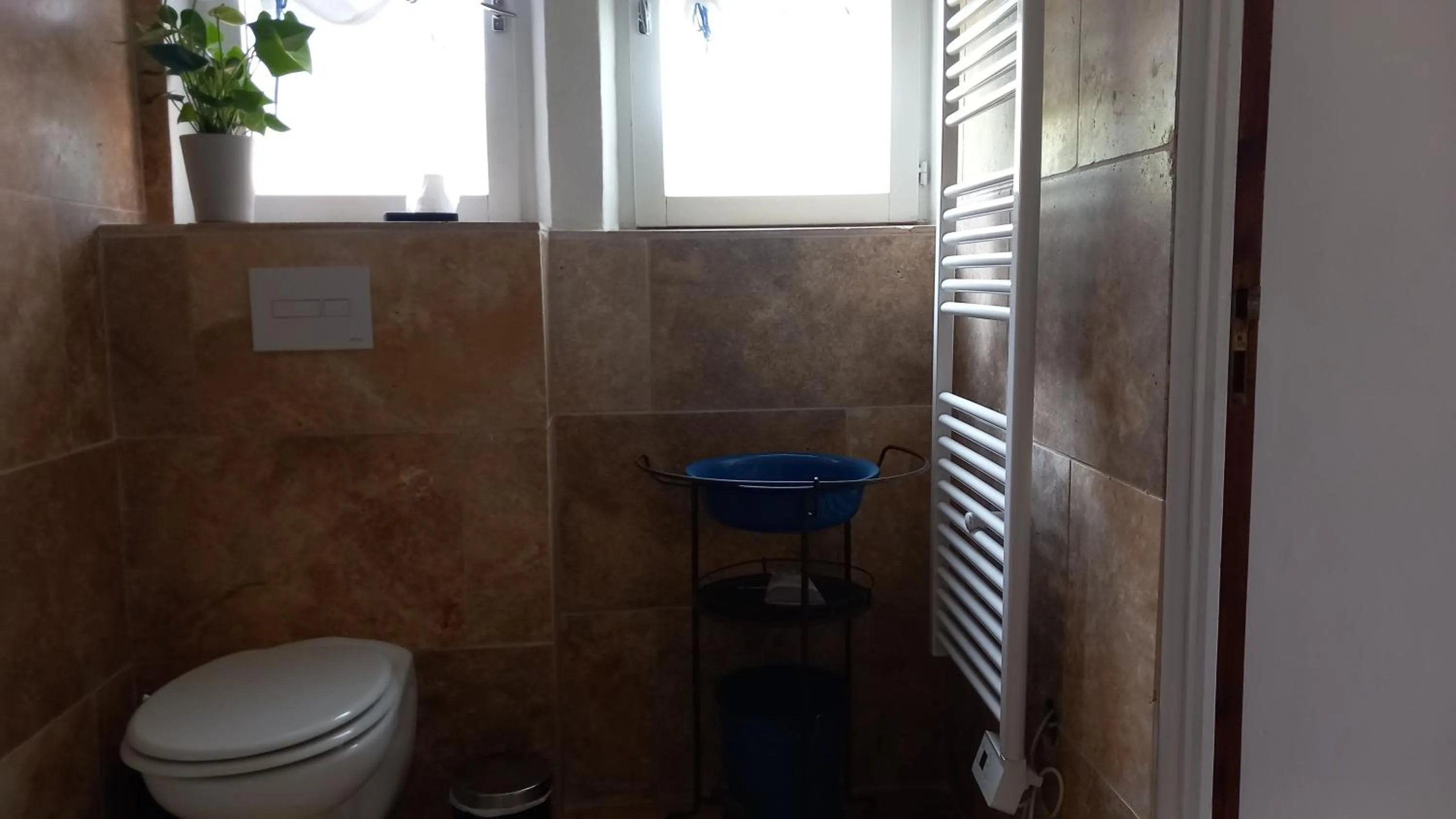 Bathroom in La Sapiniére -chambres climatisées