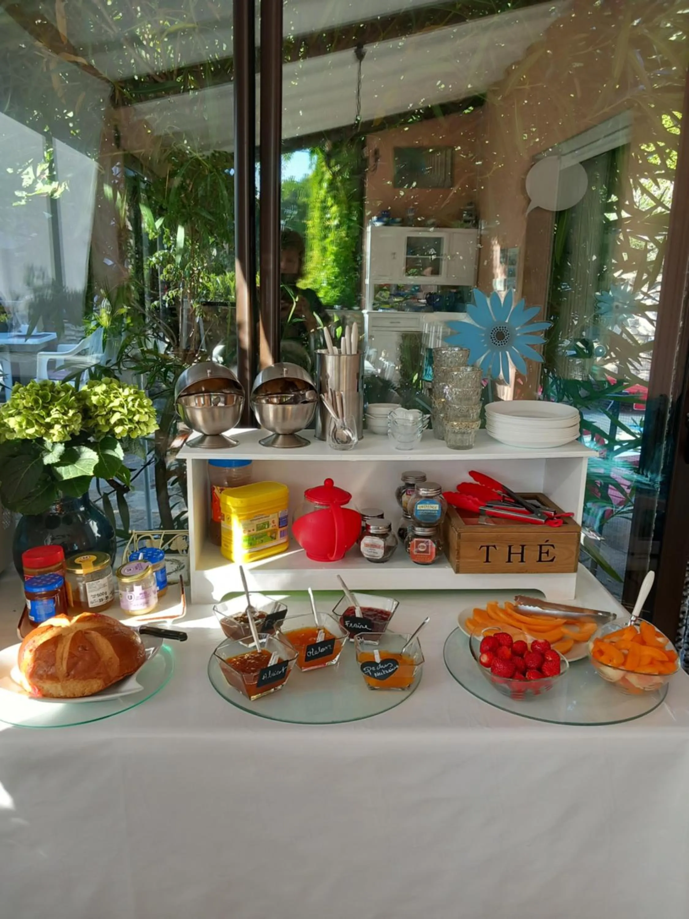 Breakfast in La Sapiniére -chambres climatisées