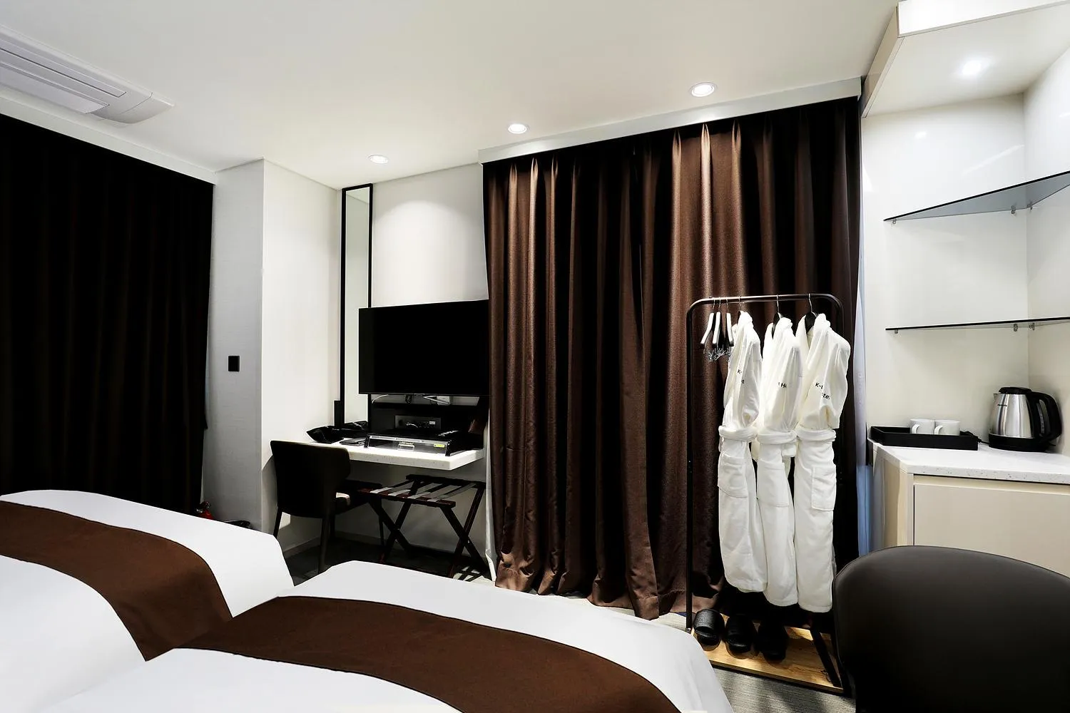 Photo of the whole room in Kintex by K-tree