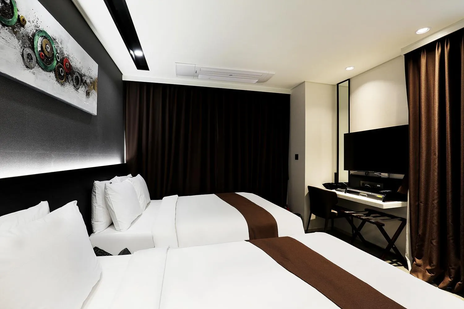 Photo of the whole room in Kintex by K-tree