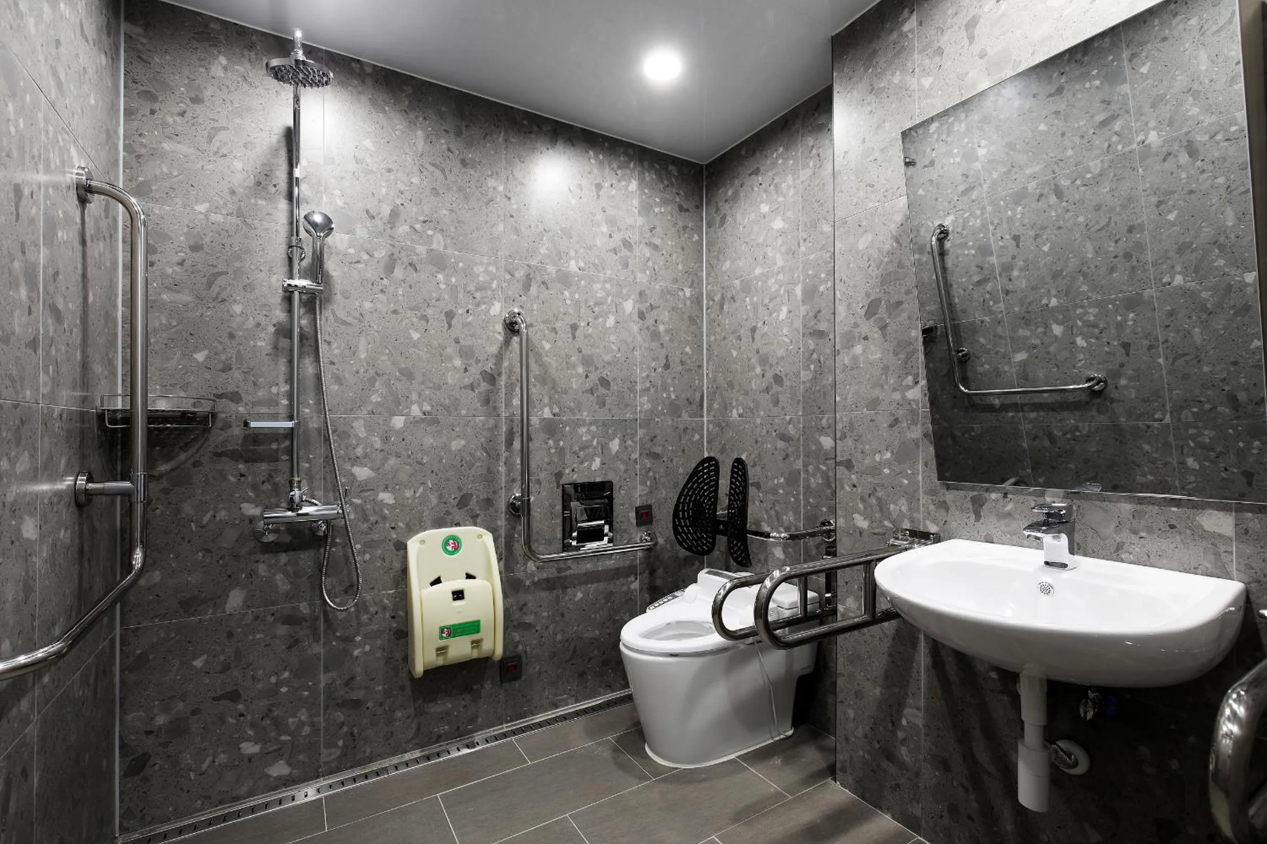 Bathroom in Kintex by K-tree