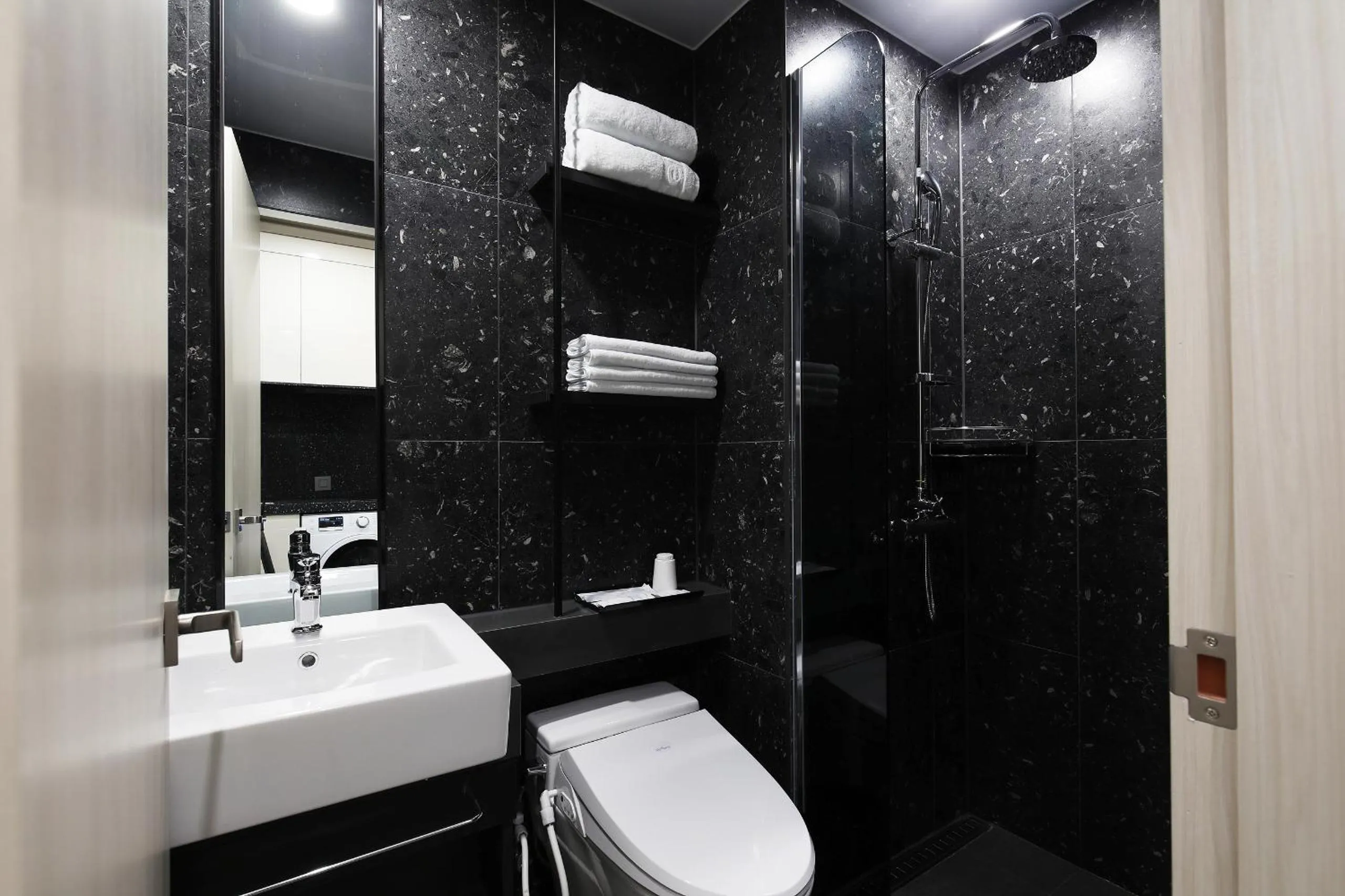 Bathroom in Kintex by K-tree