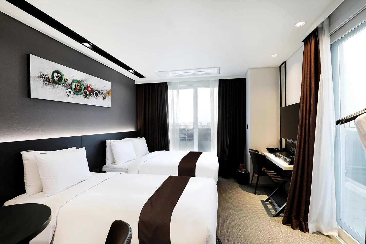 Photo of the whole room in Kintex by K-tree