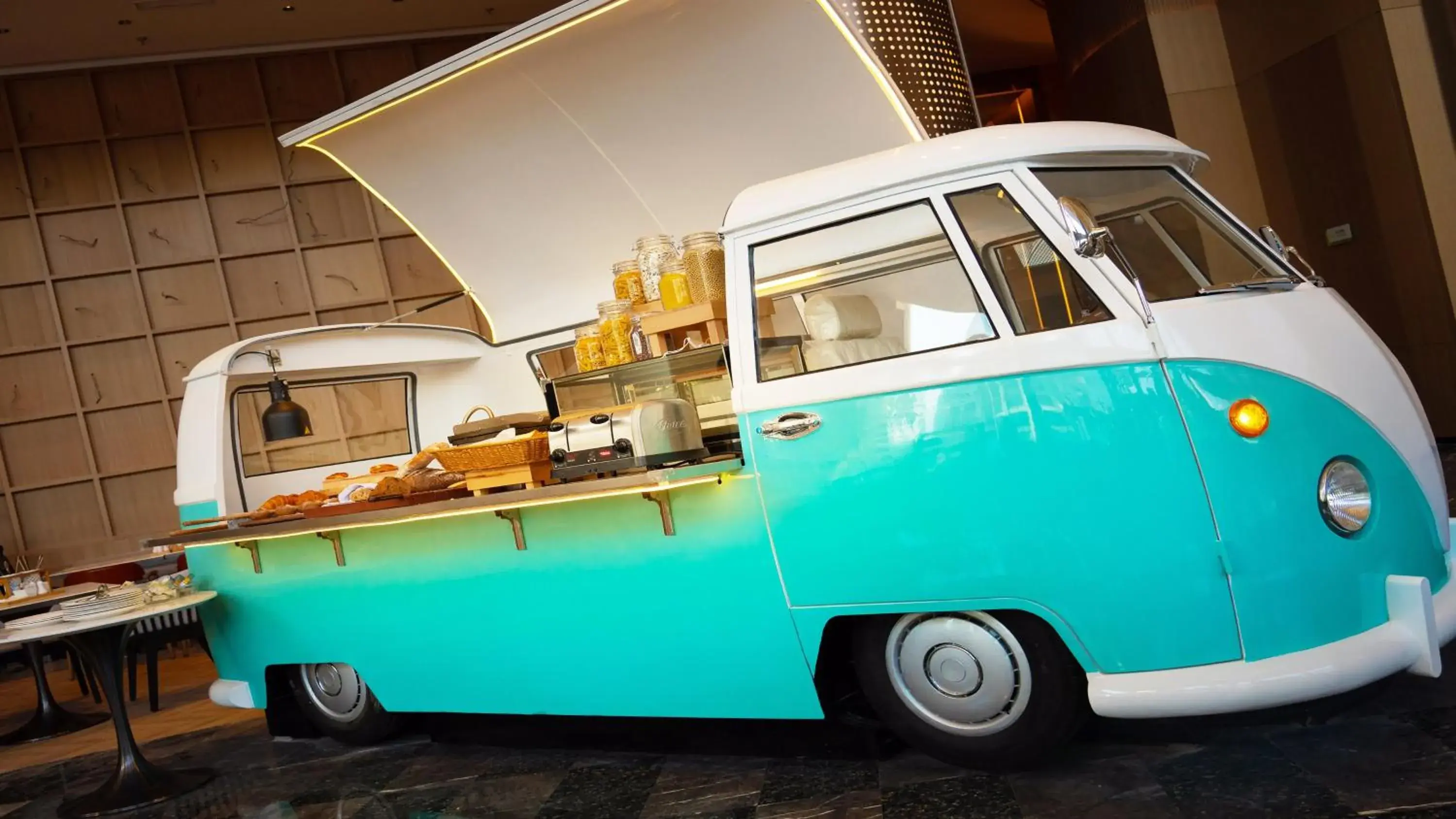 Breakfast in Holiday Inn Shanghai Nanjing Road by IHG Breakfast in Holiday Inn Shanghai Nanjing Road by IHG