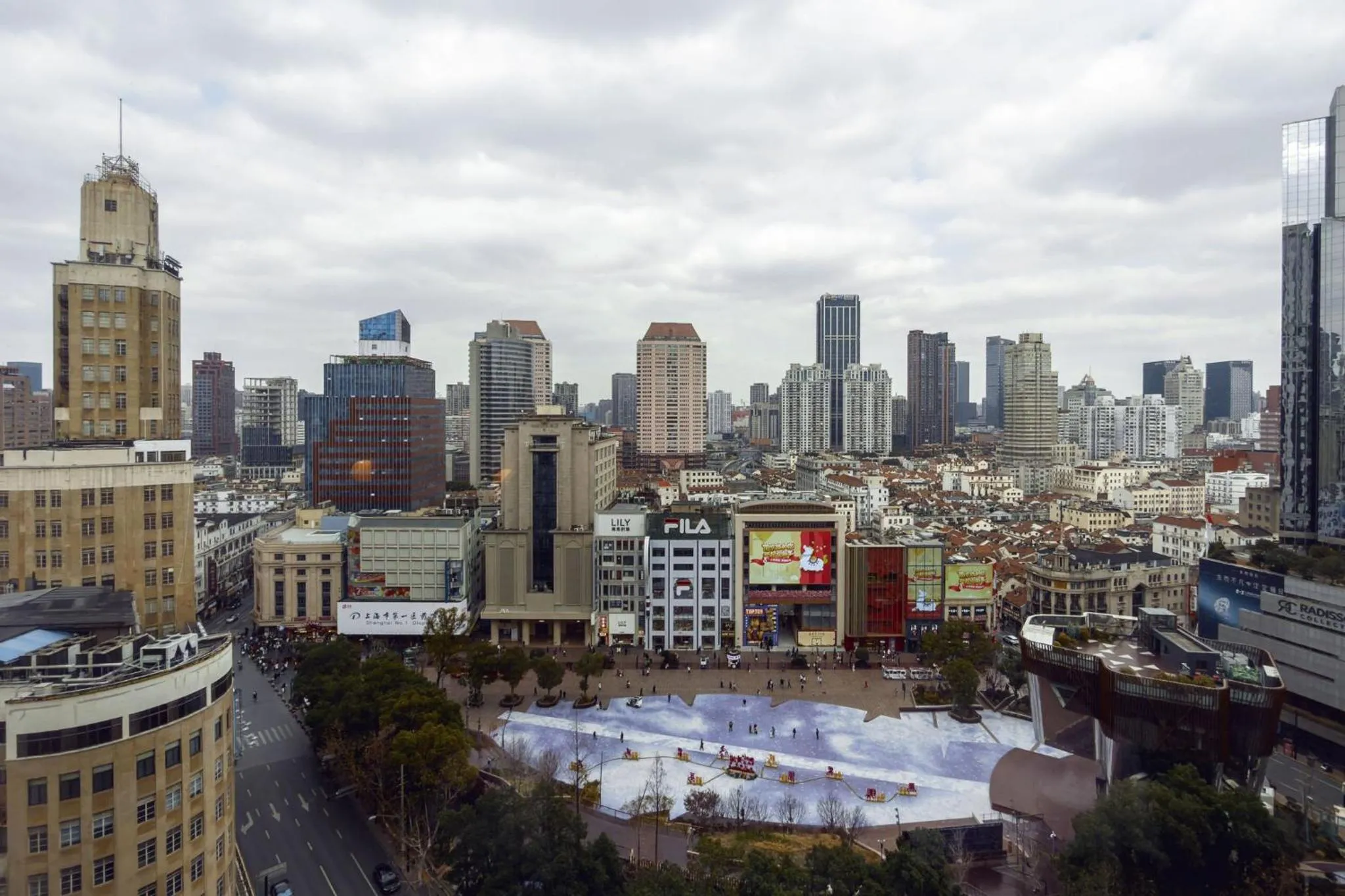 Photo of the whole room in Holiday Inn Shanghai Nanjing Road by IHG