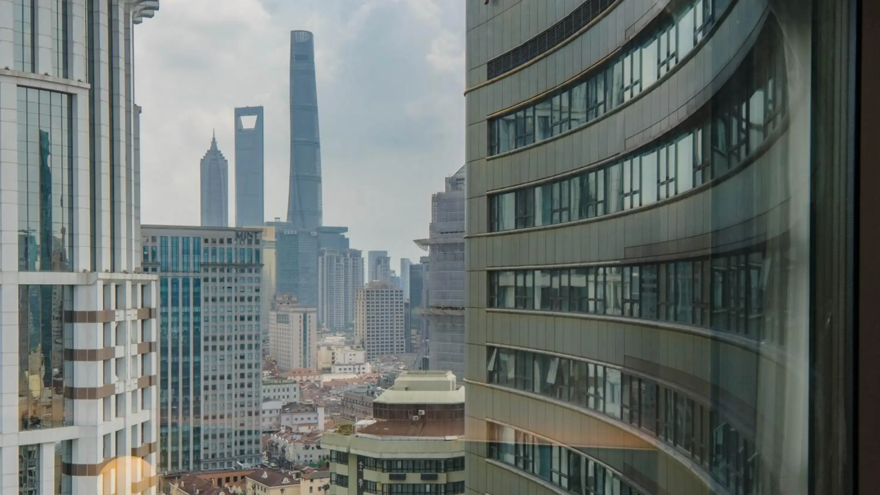 Property building in Holiday Inn Shanghai Nanjing Road by IHG Property building in Holiday Inn Shanghai Nanjing Road by IHG