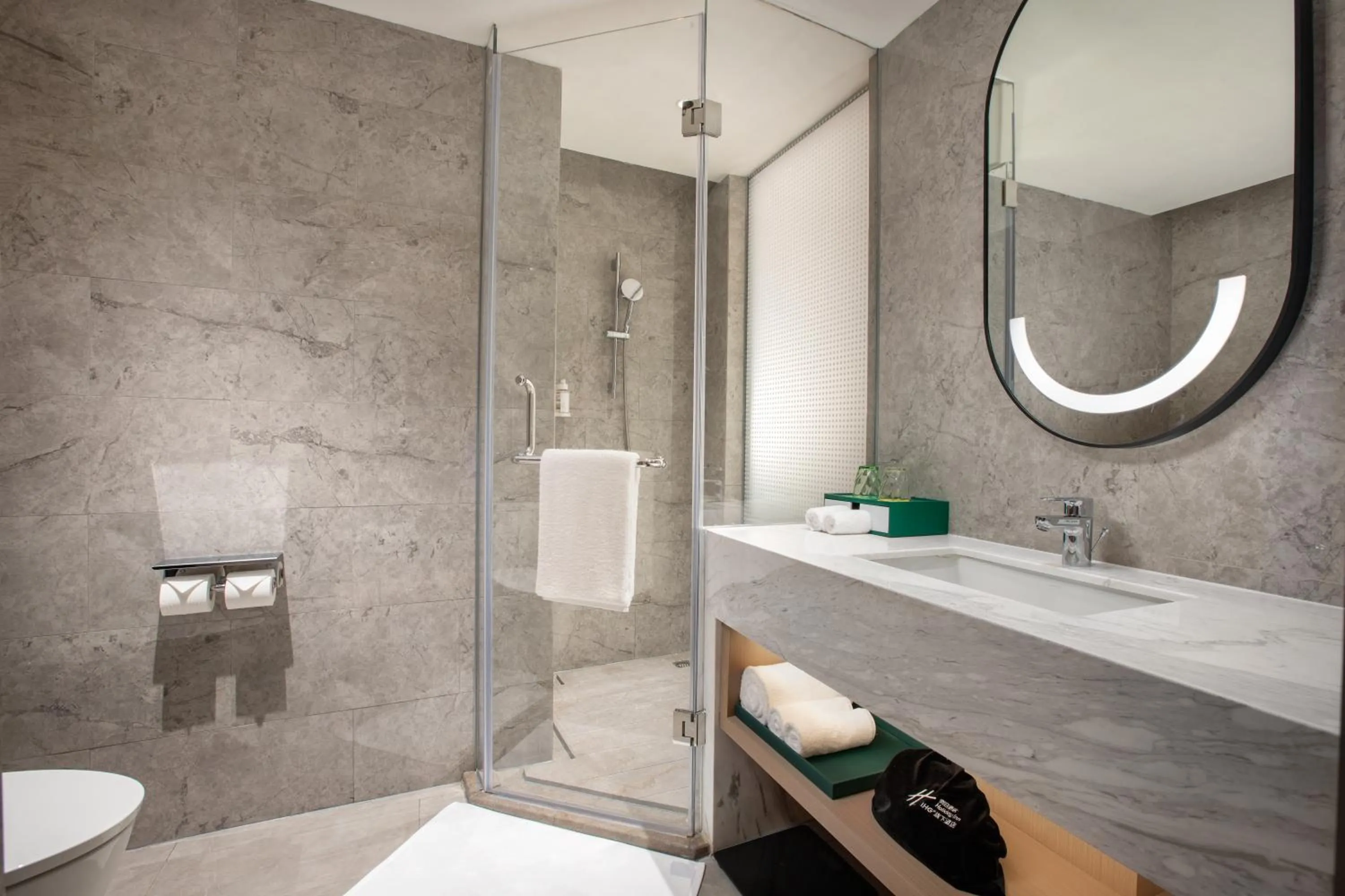 Hot Tub in Holiday Inn Shanghai Nanjing Road by IHG