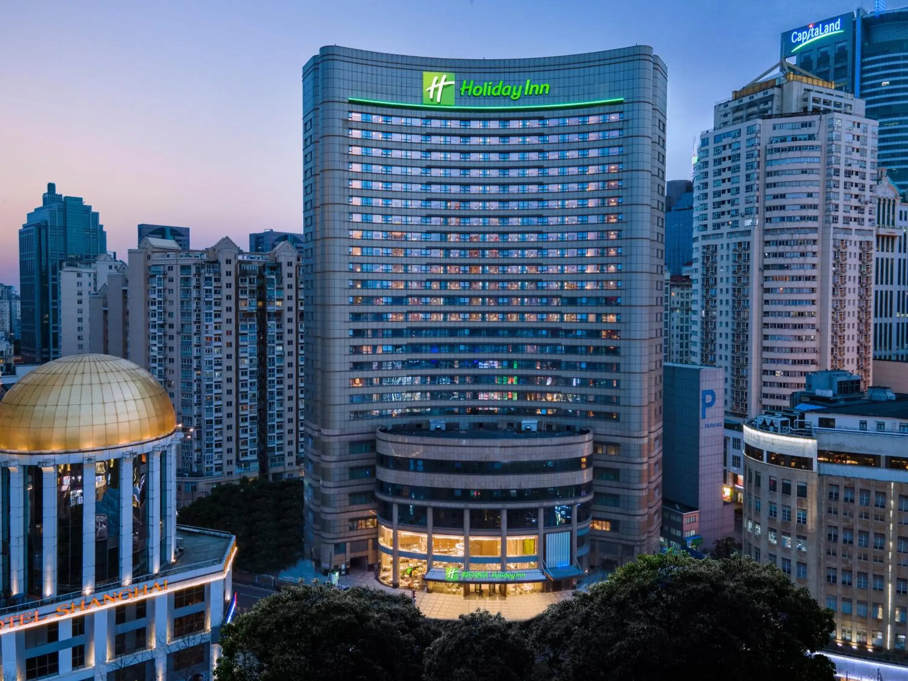 Property building in Holiday Inn Shanghai Nanjing Road by IHG Property building in Holiday Inn Shanghai Nanjing Road by IHG
