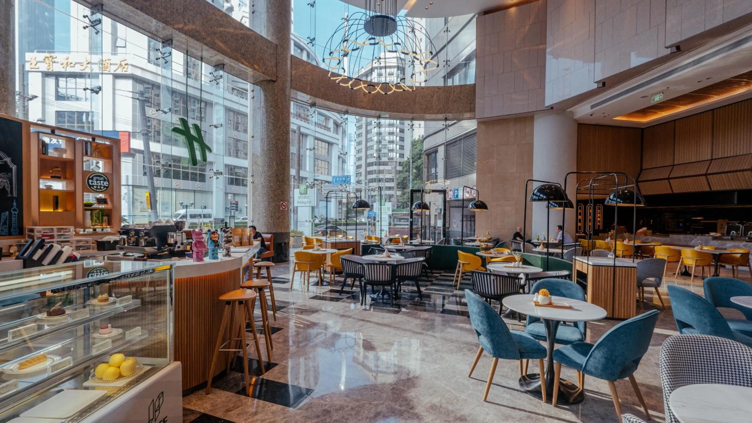 Restaurant/places to eat in Holiday Inn Shanghai Nanjing Road by IHG