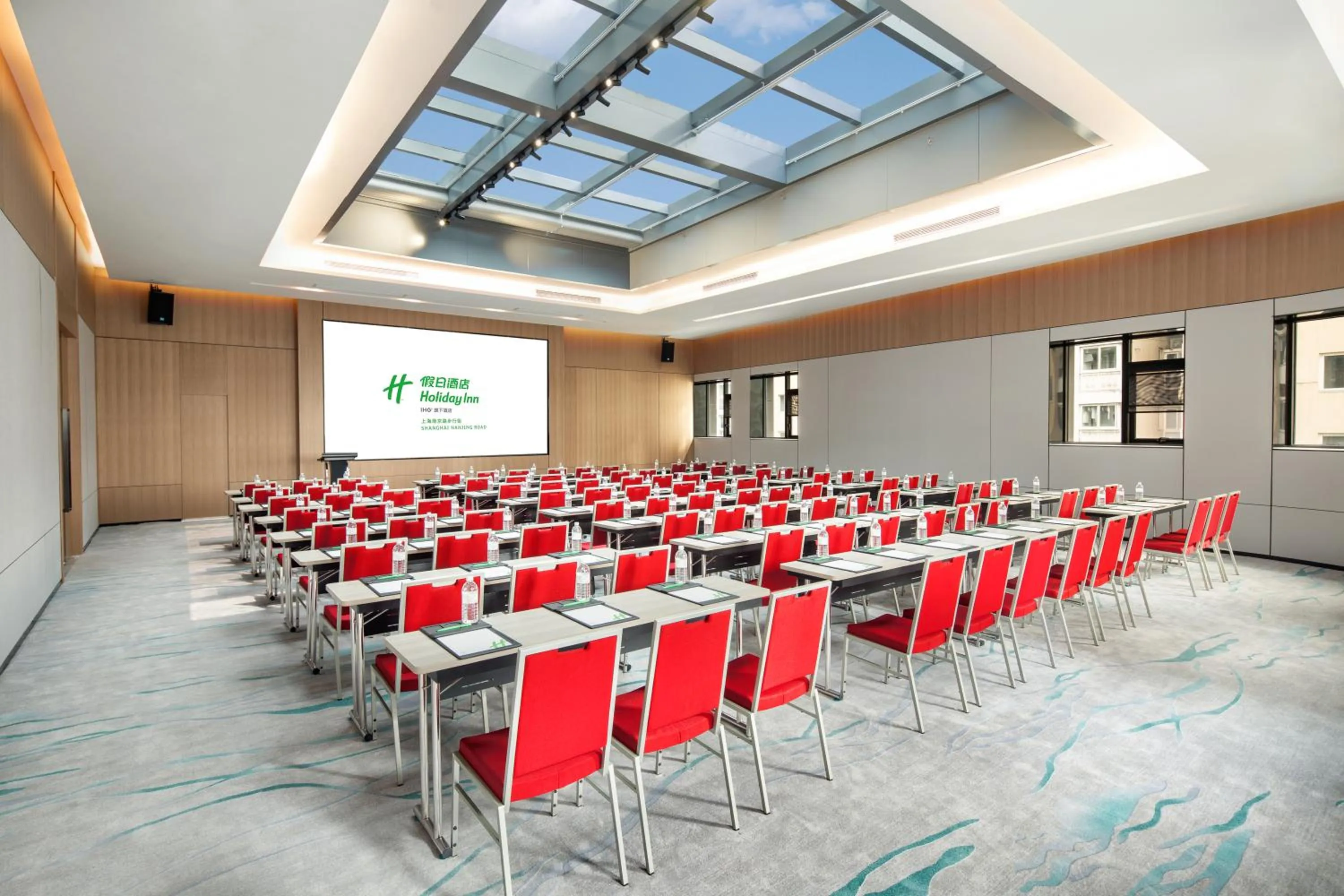 Business facilities in Holiday Inn Shanghai Nanjing Road by IHG