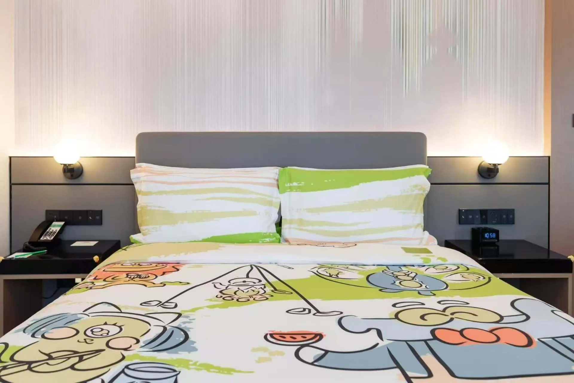 Bed in Holiday Inn Shanghai Nanjing Road by IHG