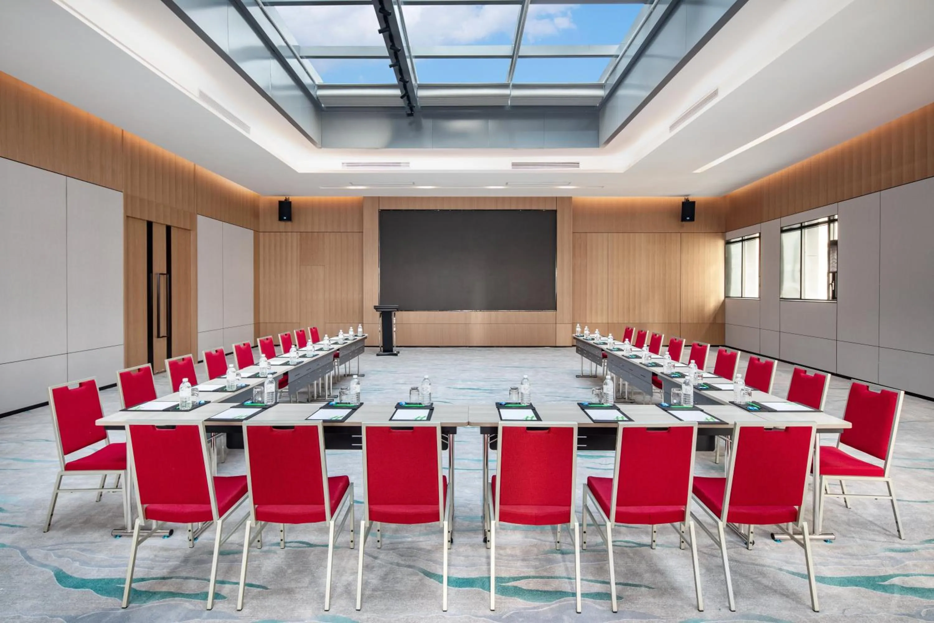 Meeting/conference room in Holiday Inn Shanghai Nanjing Road by IHG