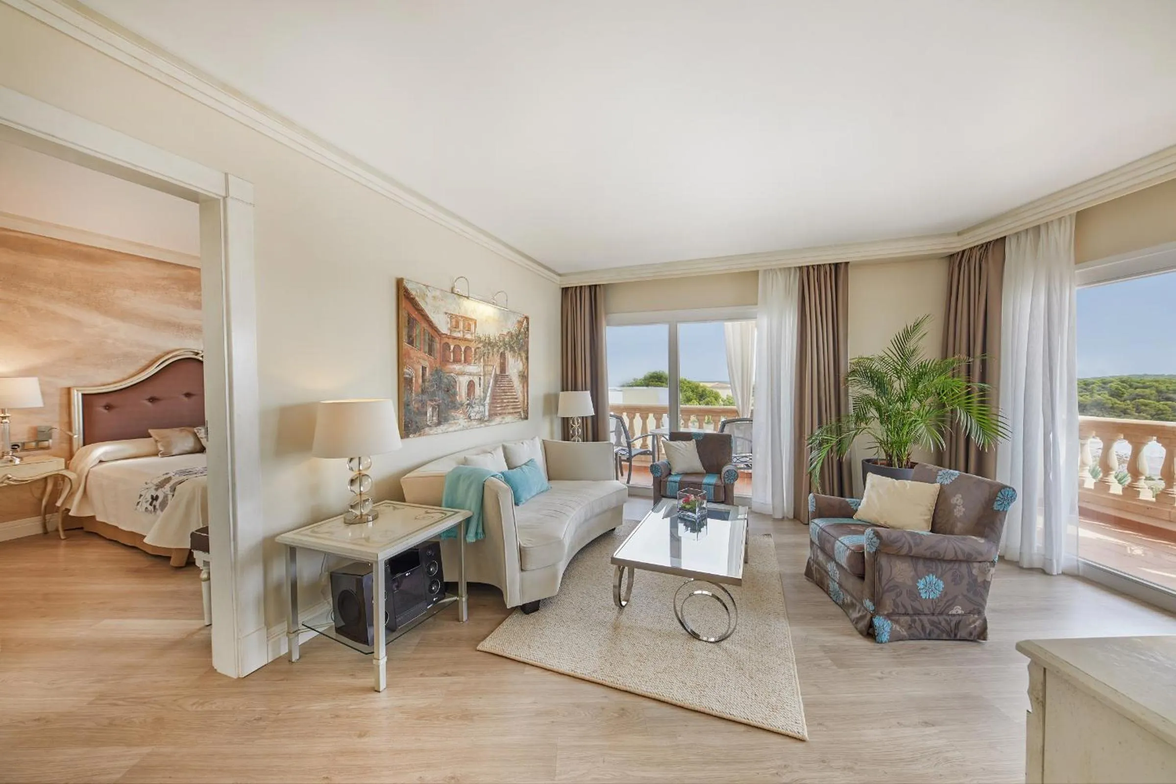 Living room, Bed in El Coto Boutique & Spa Hotel