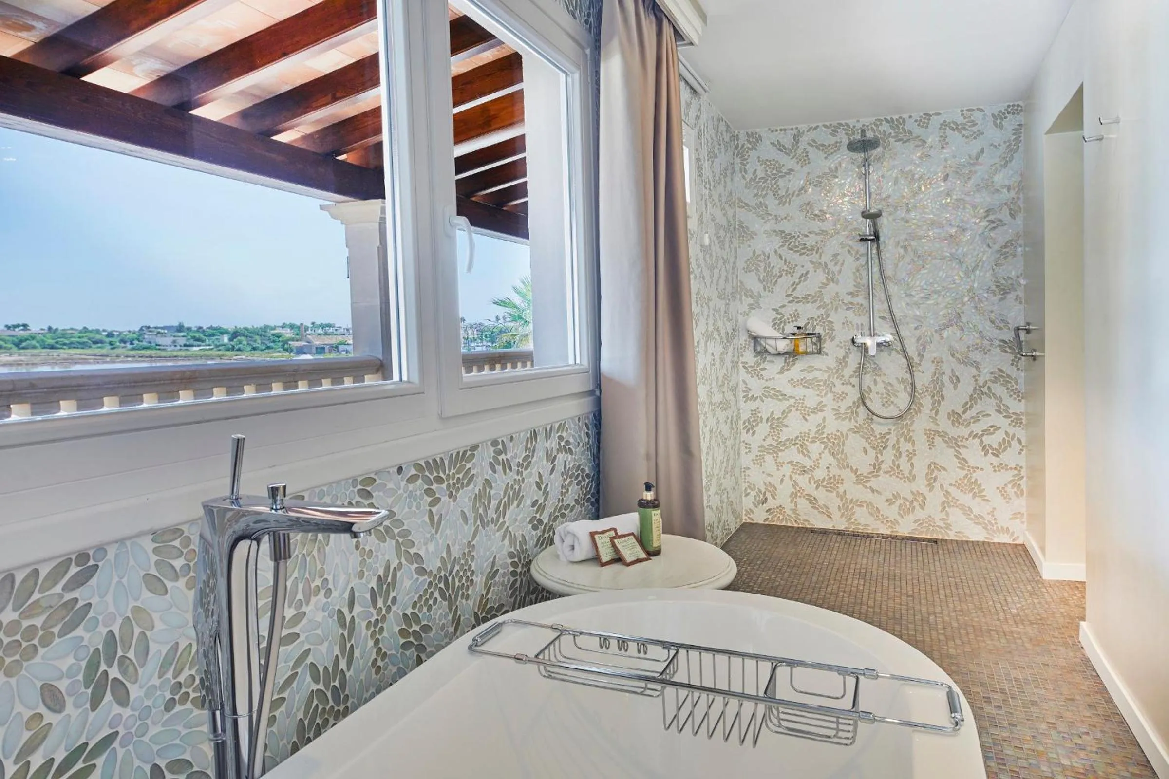 Bathroom, Bed in El Coto Boutique & Spa Hotel