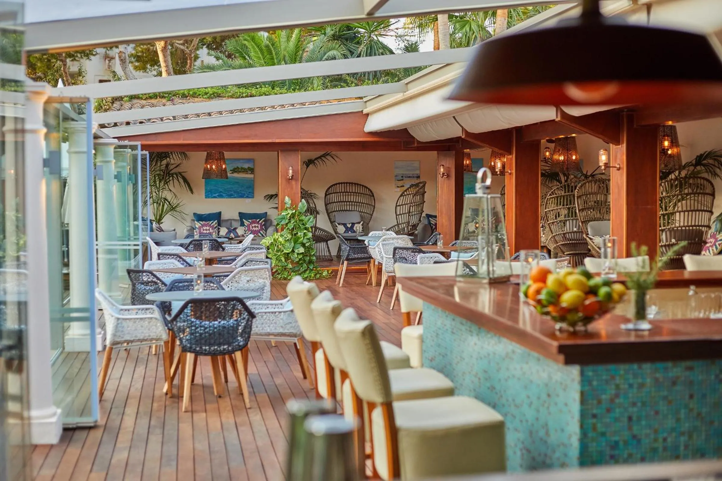 Lounge or bar in El Coto Boutique & Spa Hotel