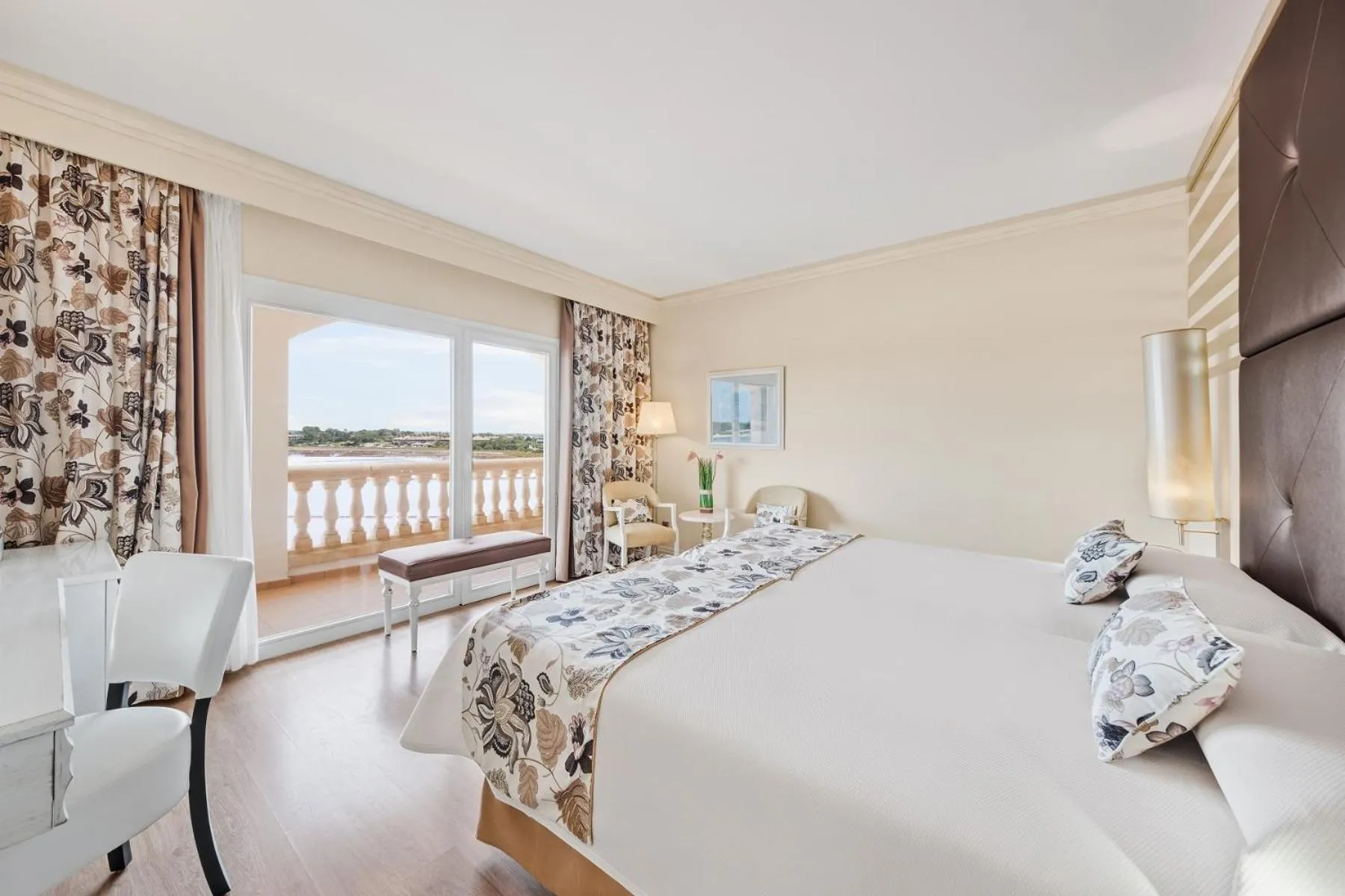 Bed in El Coto Boutique & Spa Hotel