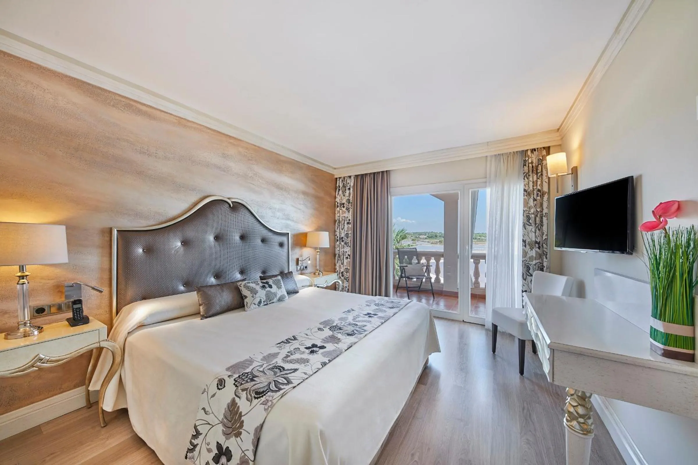 Bedroom, Bed in El Coto Boutique & Spa Hotel