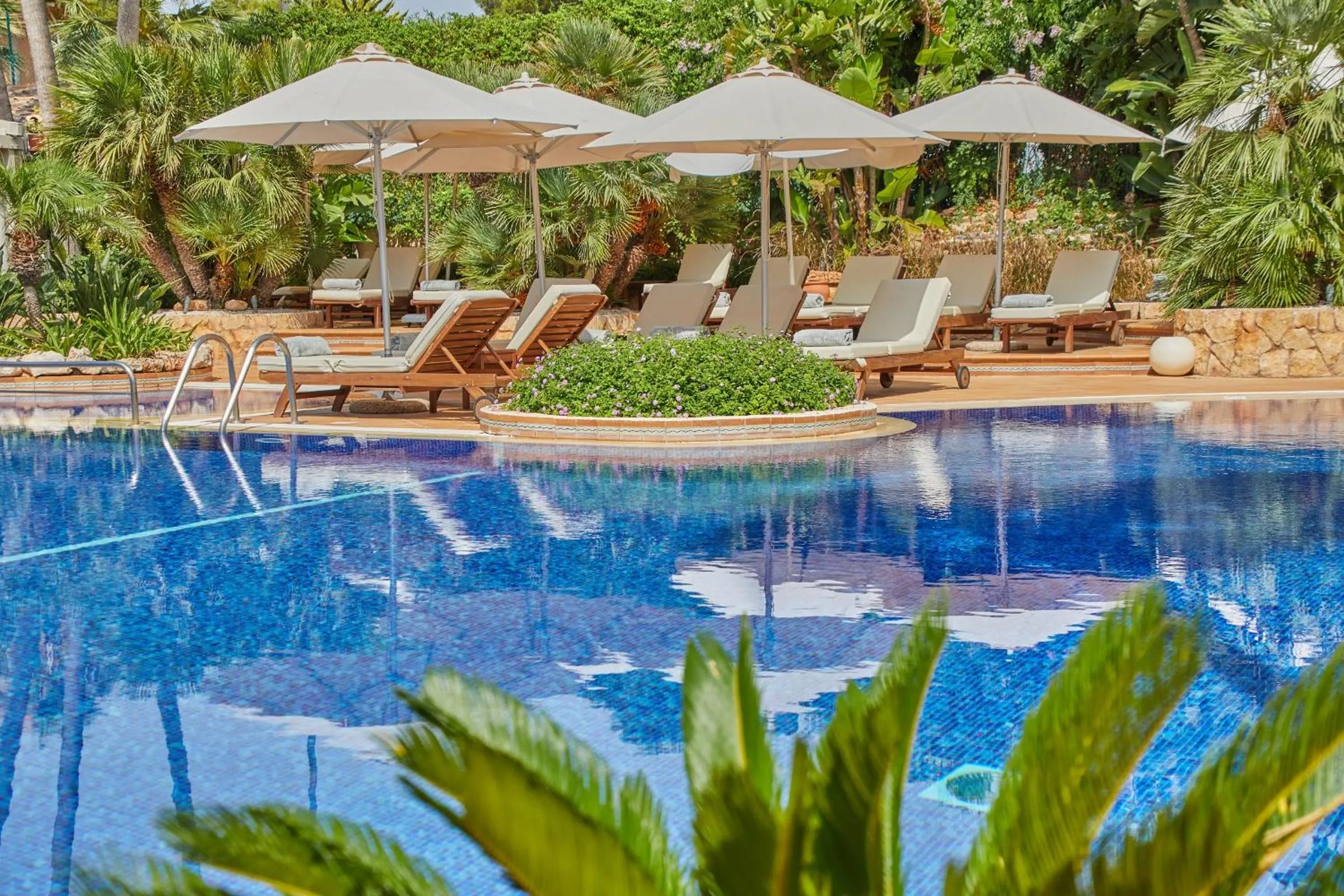 Swimming pool in El Coto Boutique & Spa Hotel