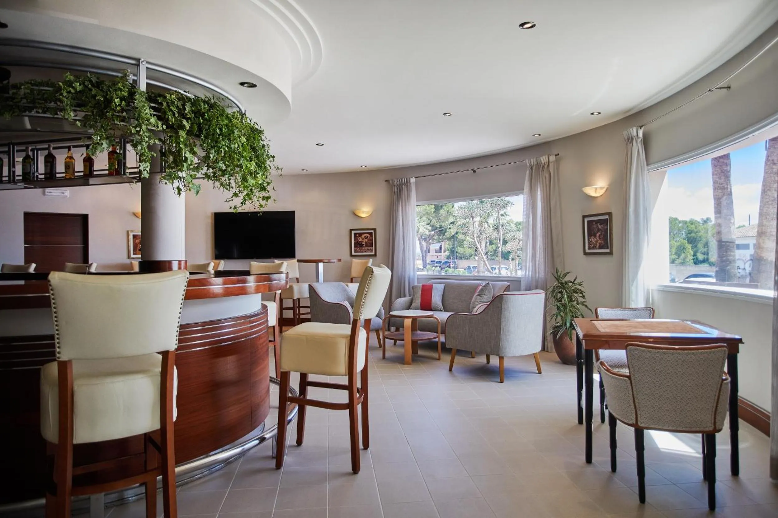 Lounge or bar in El Coto Boutique & Spa Hotel