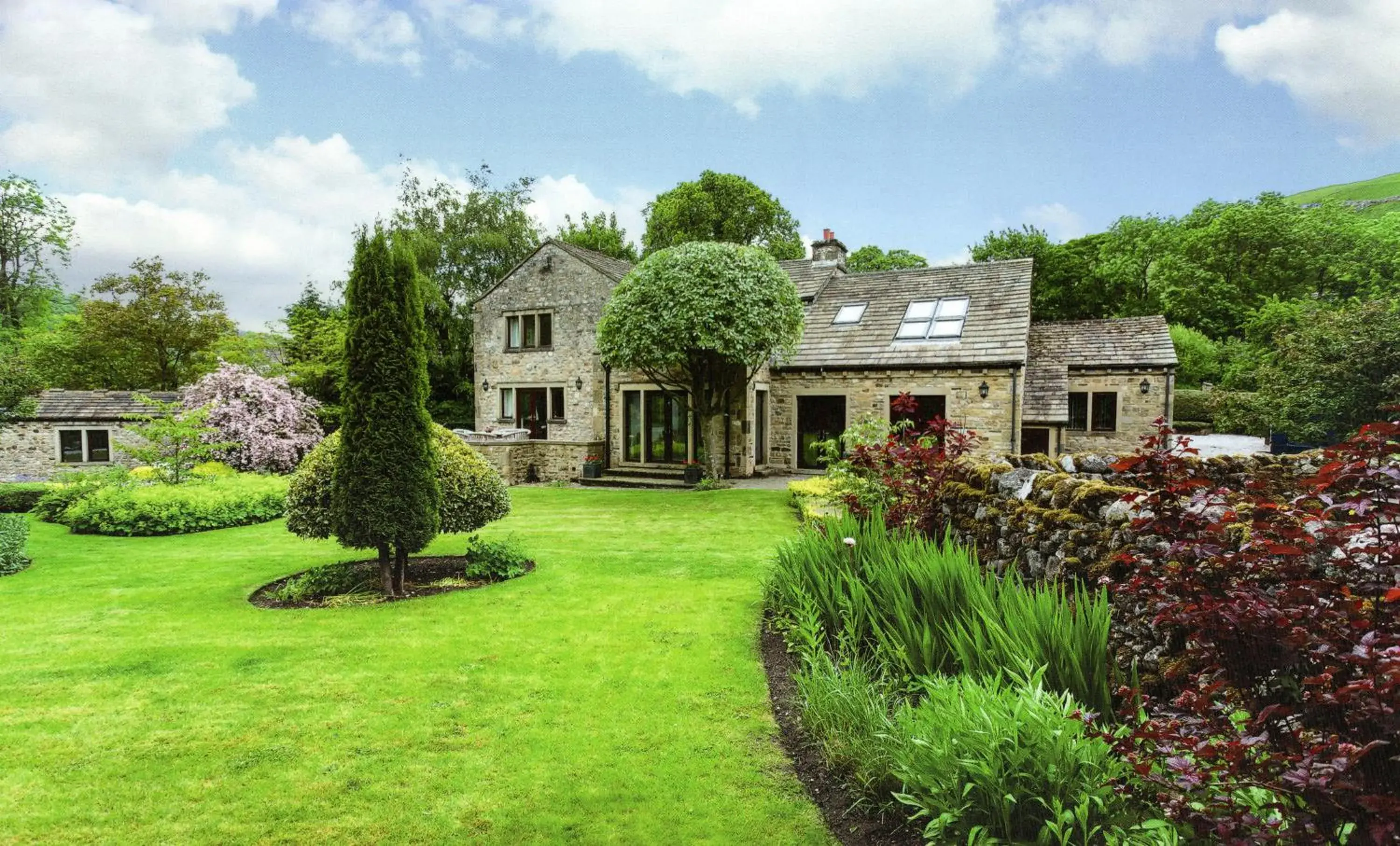 Property building in Cleveliot House Property building in Cleveliot House