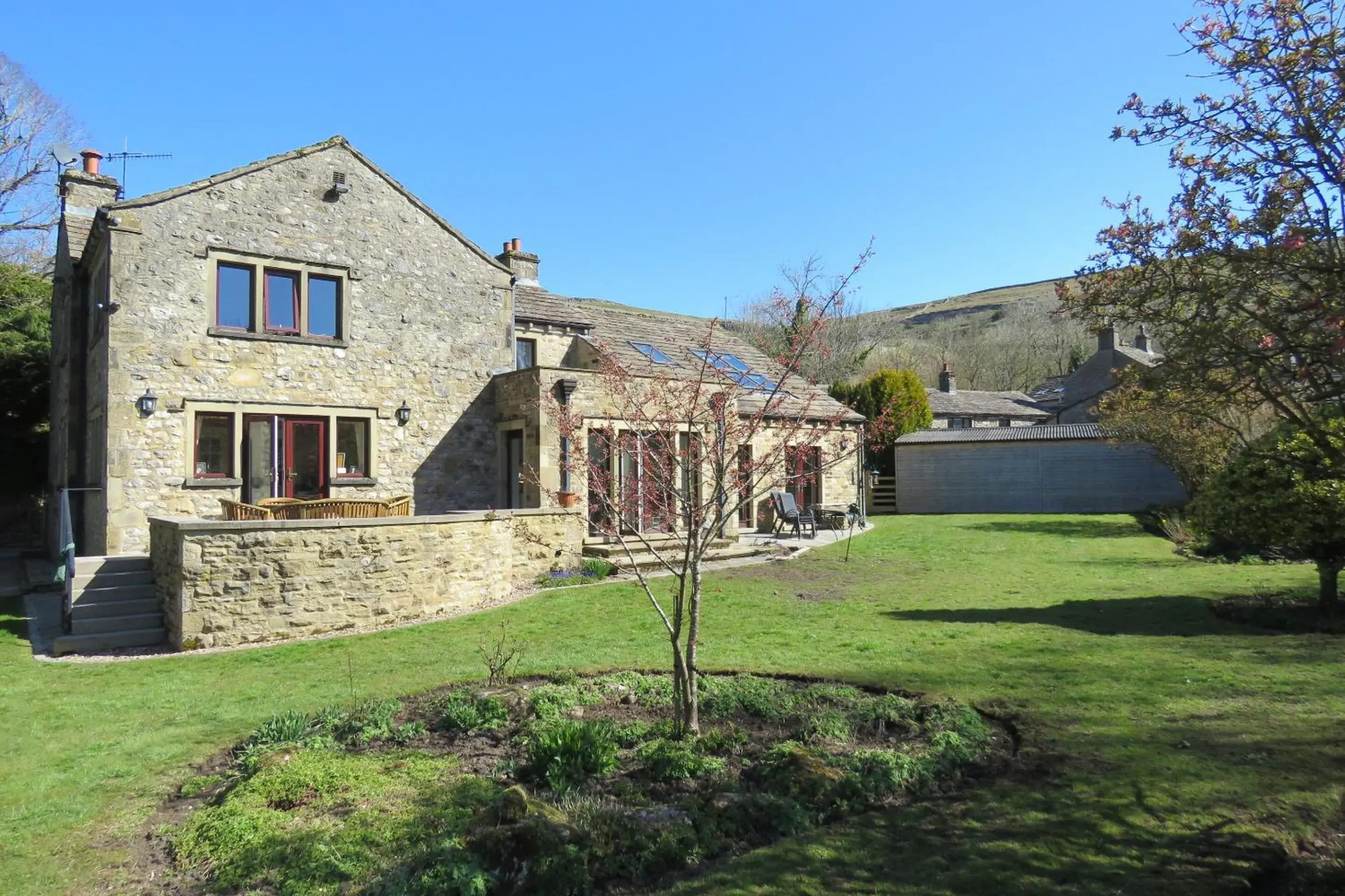 Property building in Cleveliot House Property building in Cleveliot House
