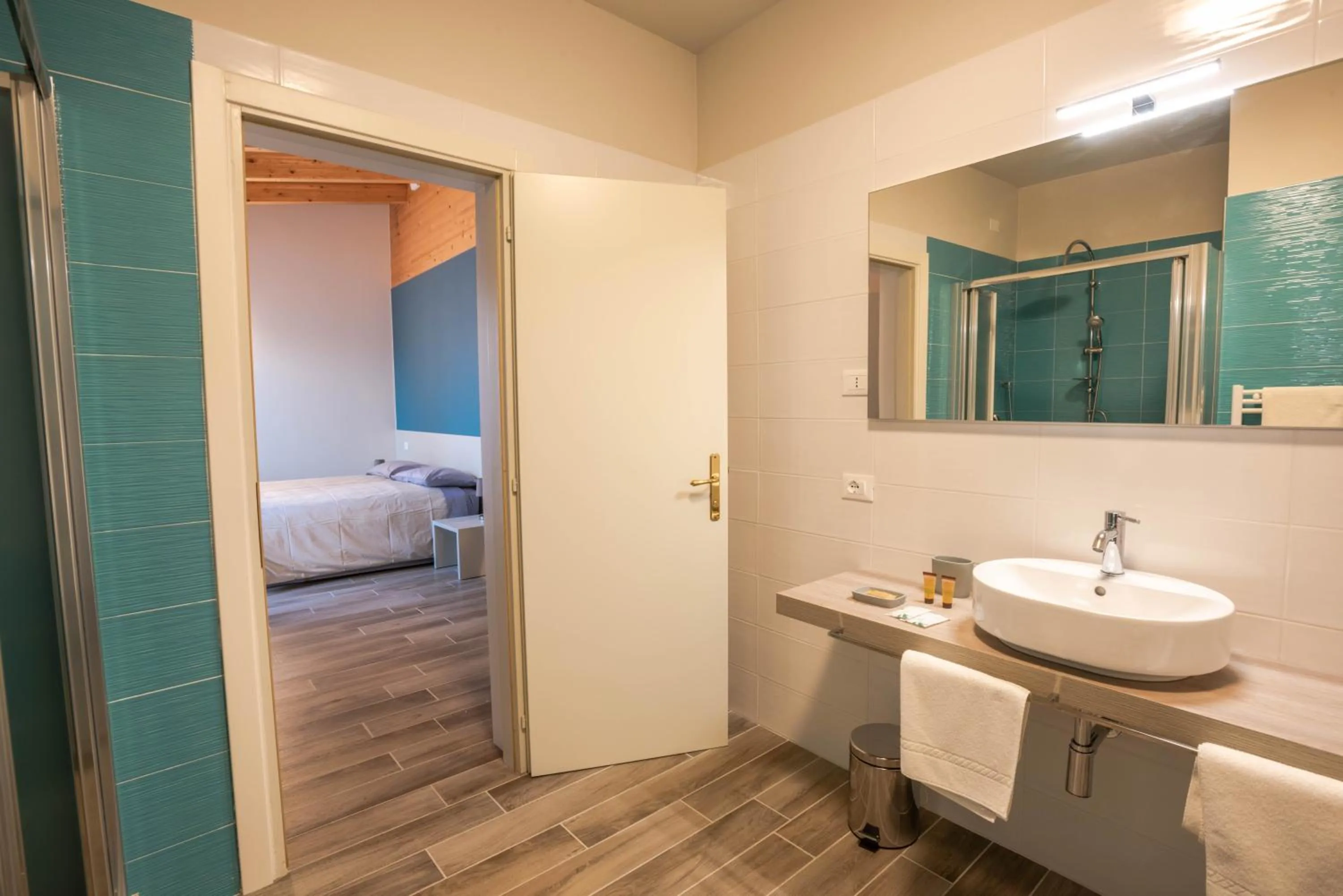 Bathroom, Bed in Hotel Cavallo Bianco