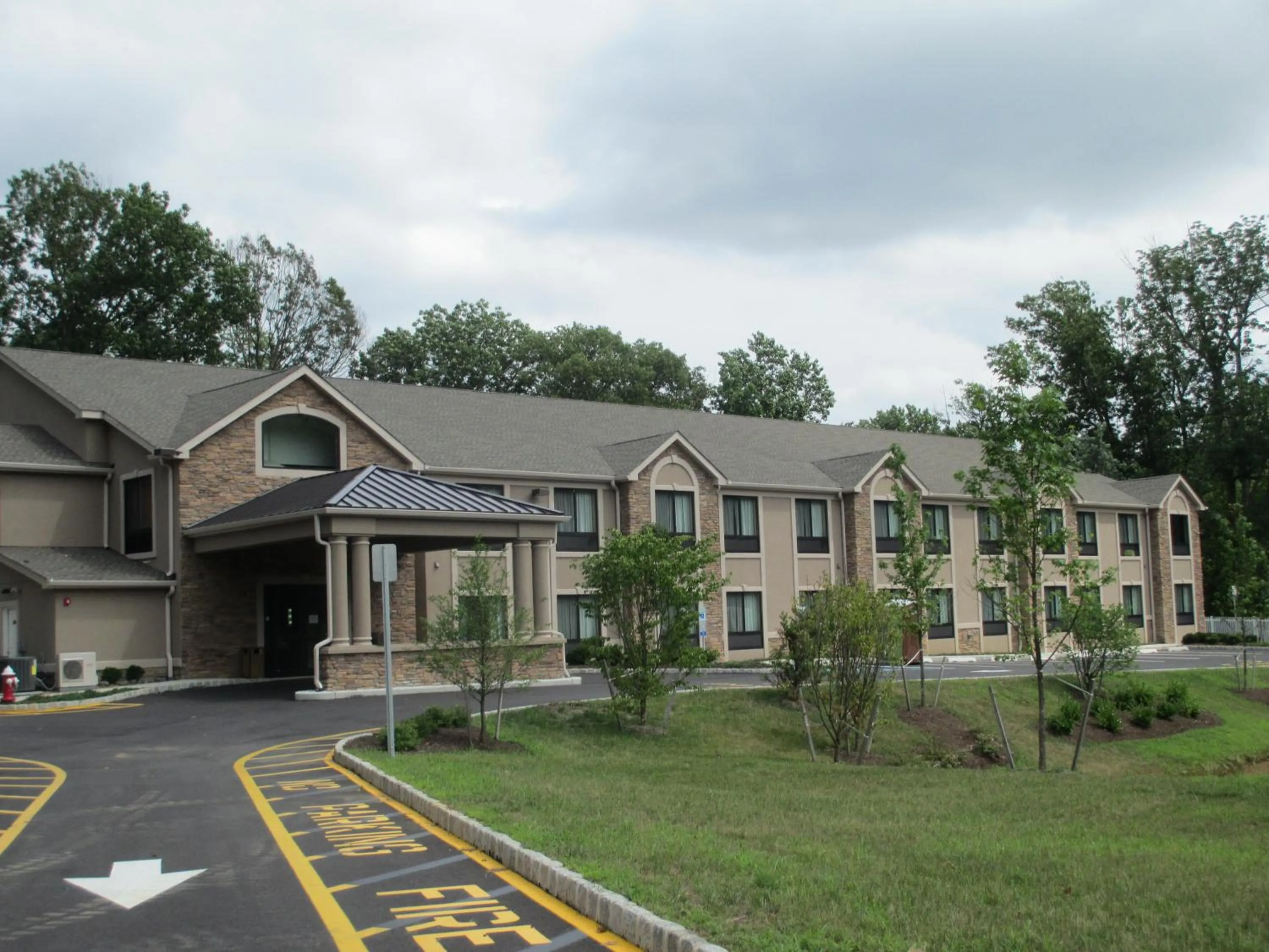 Property building in Red Carpet Inn and Suites Monmouth Junction