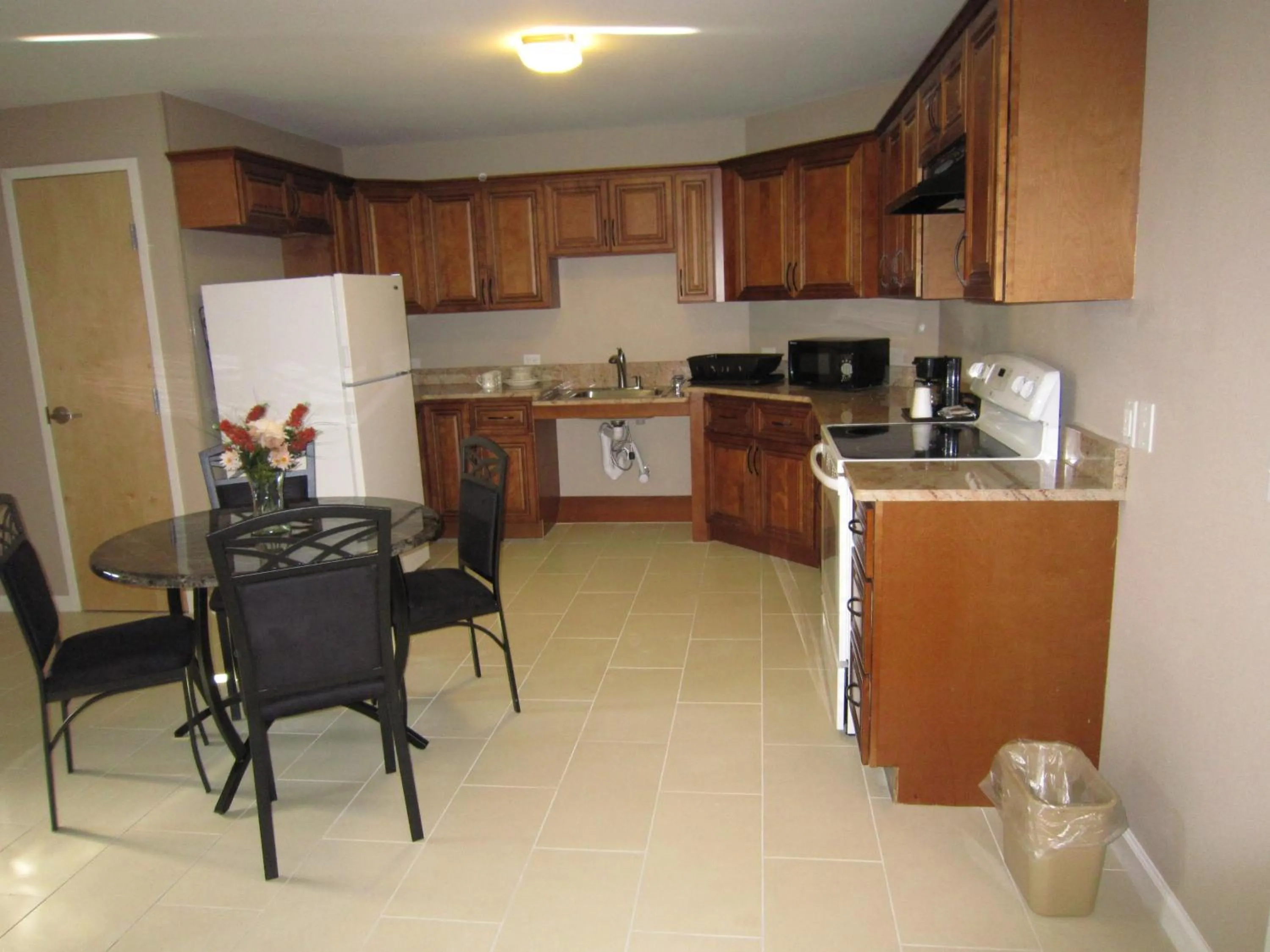 Dining area in Red Carpet Inn and Suites Monmouth Junction
