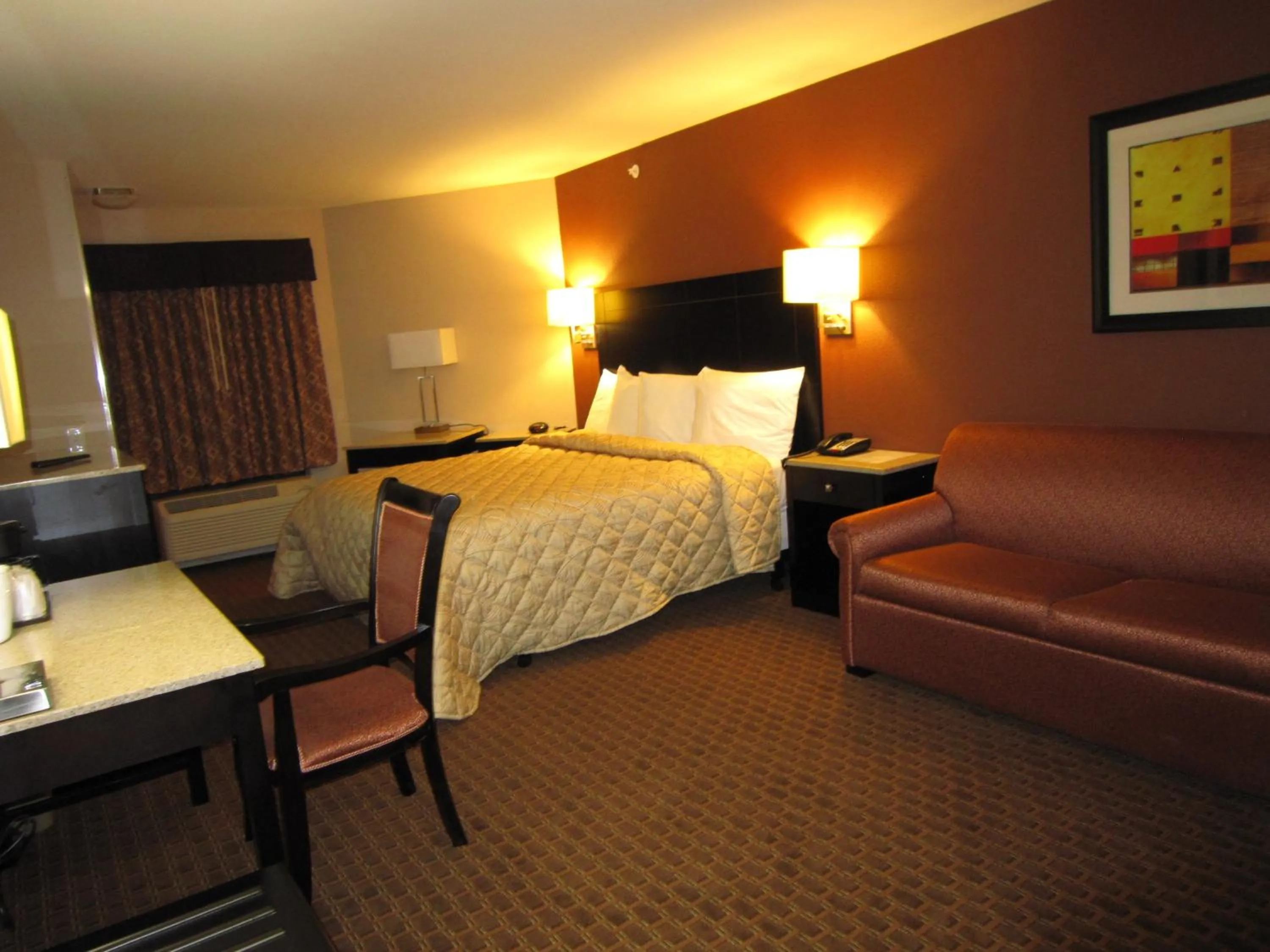 Photo of the whole room, Bed in Red Carpet Inn and Suites Monmouth Junction
