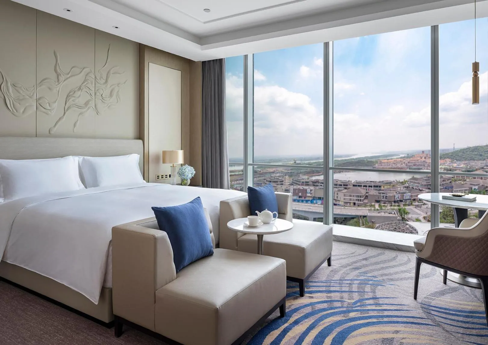 Photo of the whole room, Bed in Langham Place Changsha