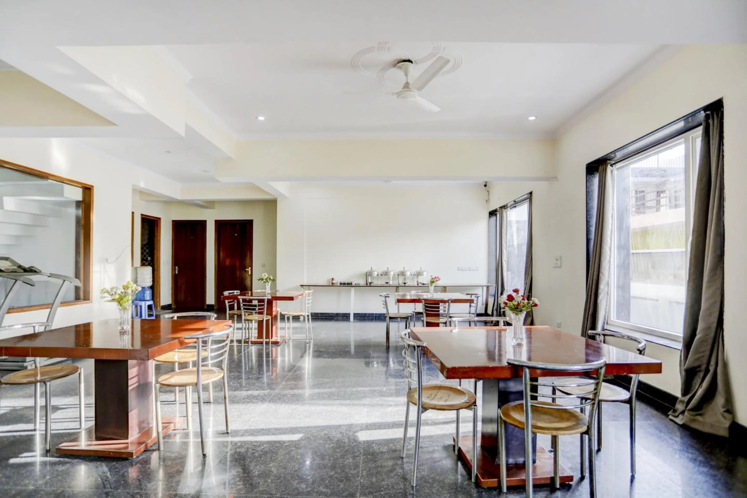 Restaurant/places to eat in Super Town House HI5 Aditya International