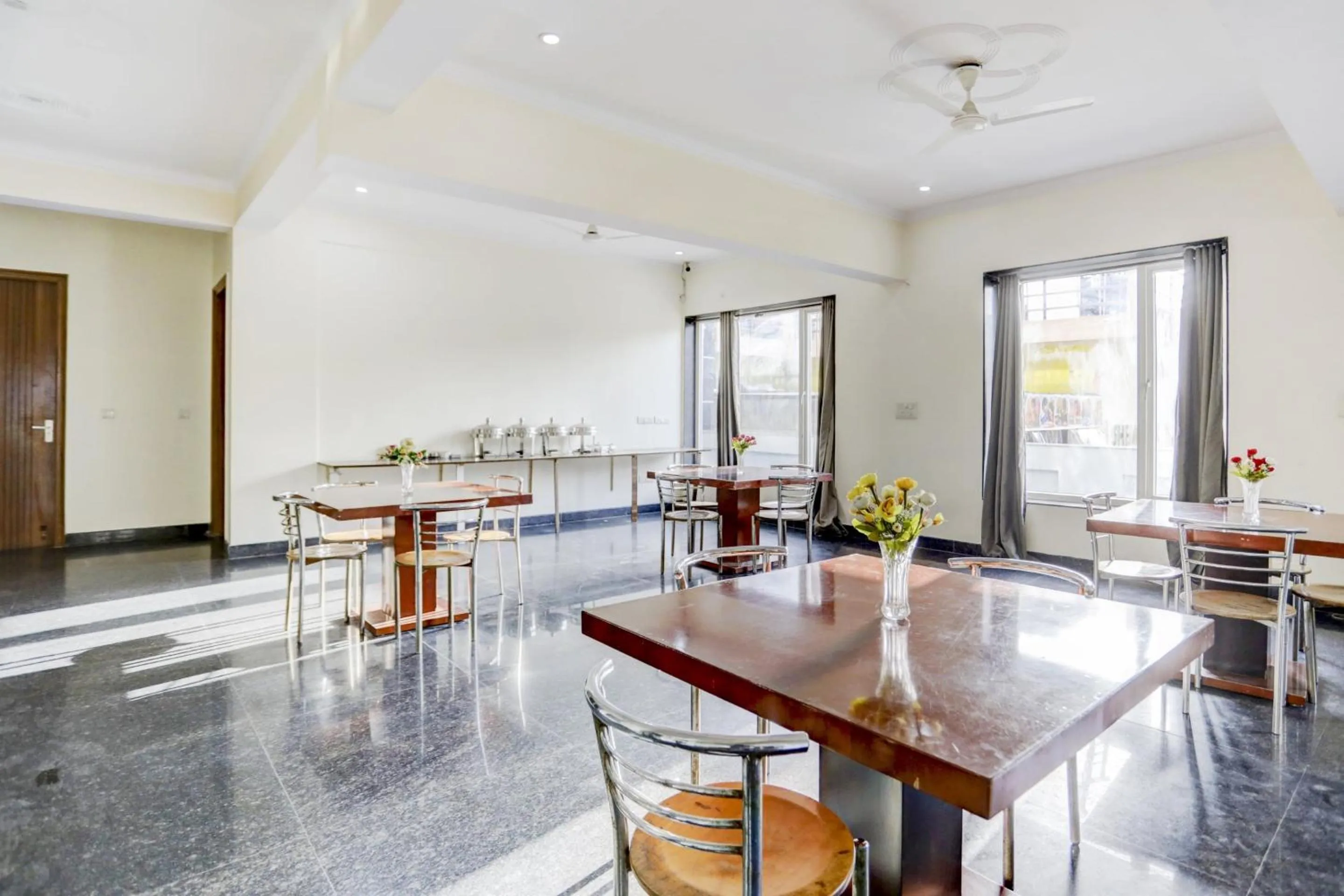 Restaurant/places to eat in Super Town House HI5 Aditya International