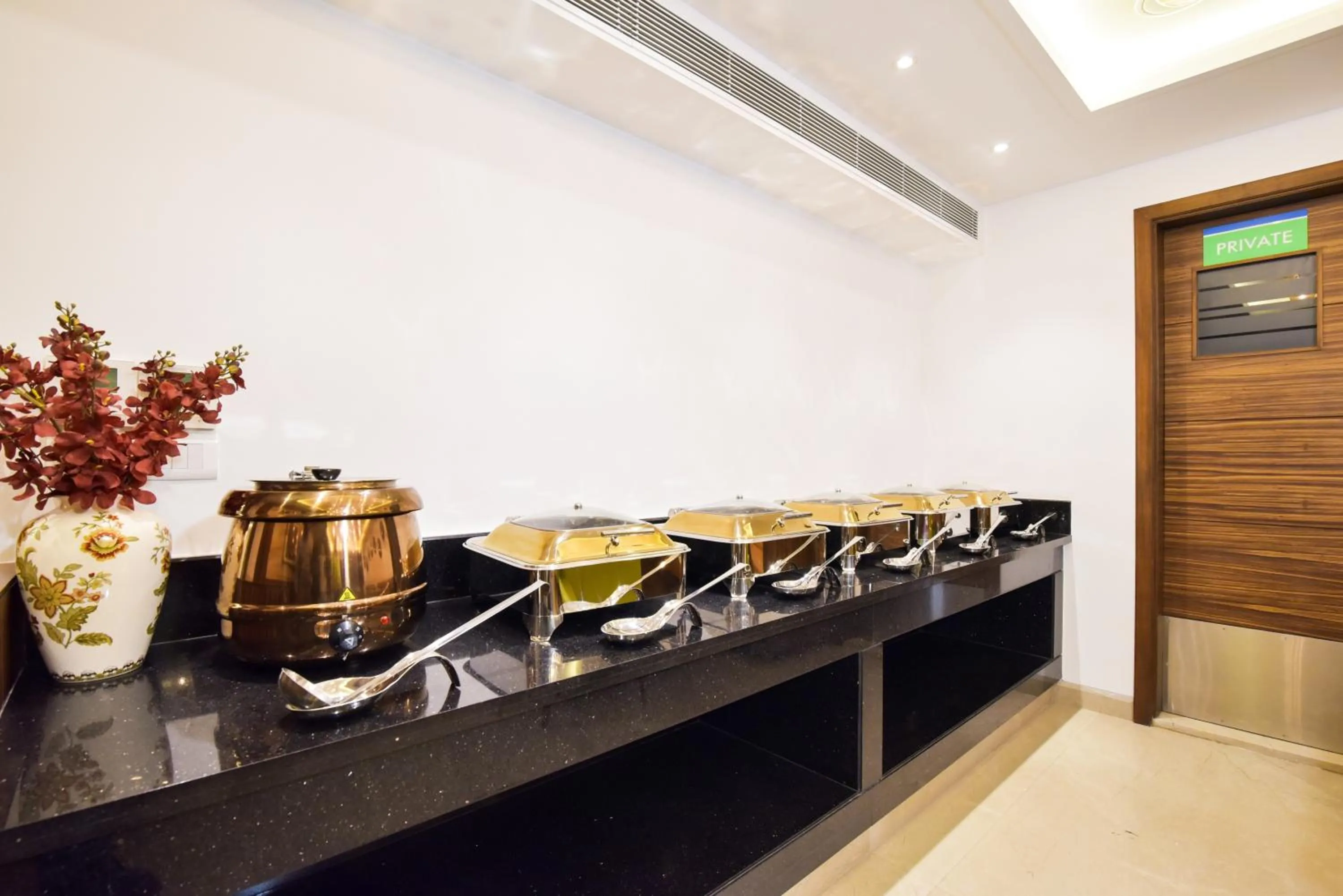 Restaurant/places to eat in SureStay by Best Western Heritage Walk