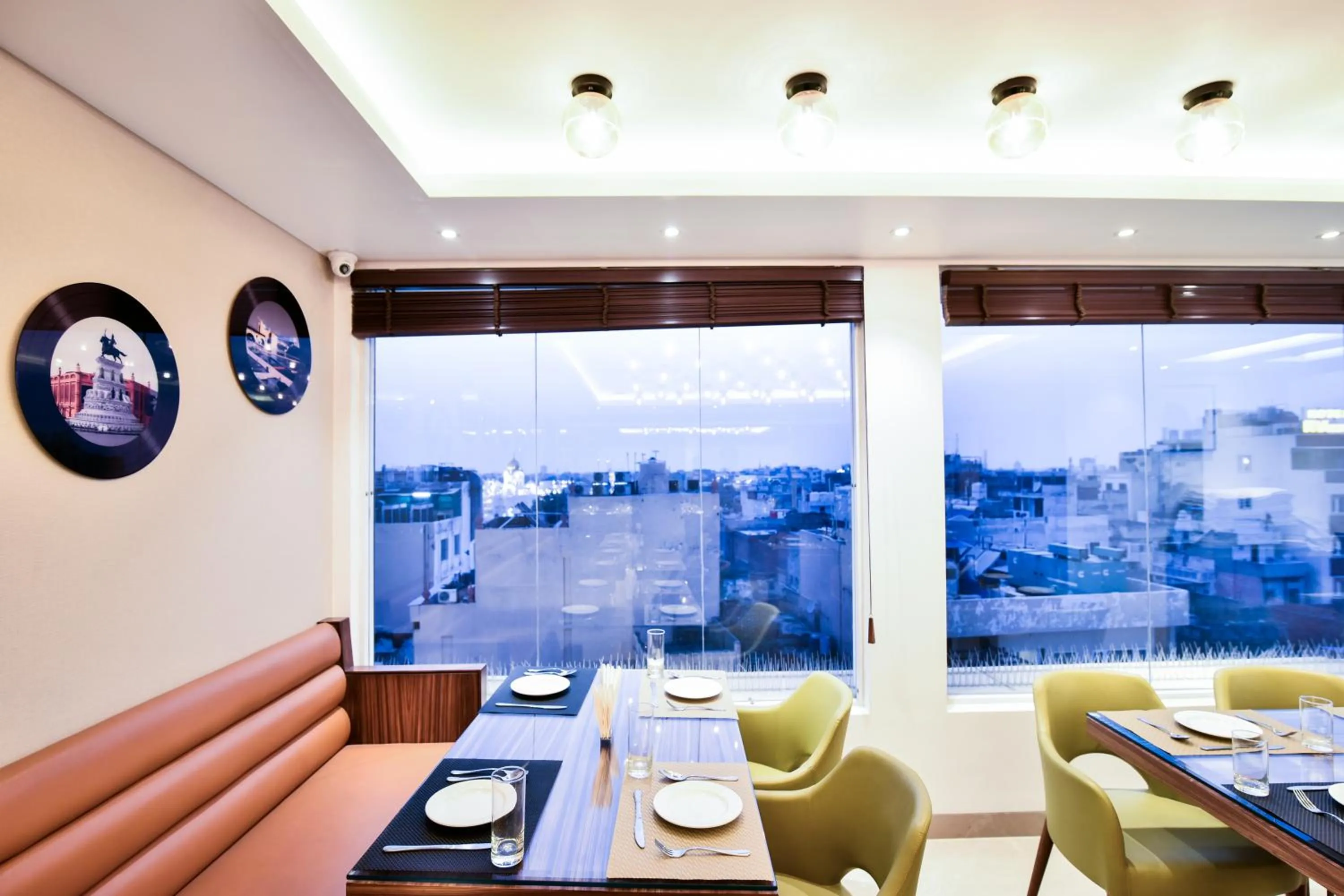 Restaurant/places to eat in SureStay by Best Western Heritage Walk