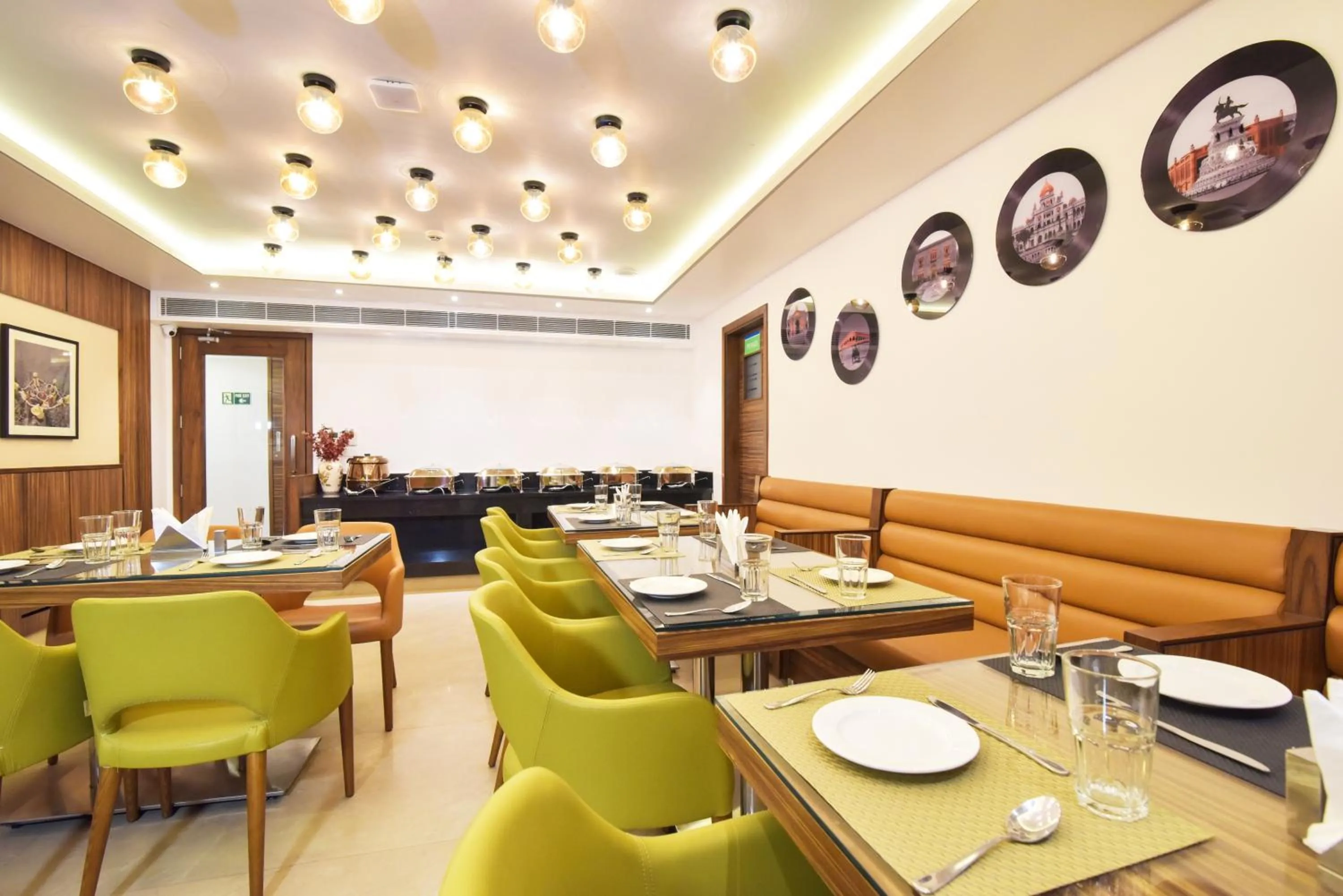 Restaurant/places to eat in SureStay by Best Western Heritage Walk