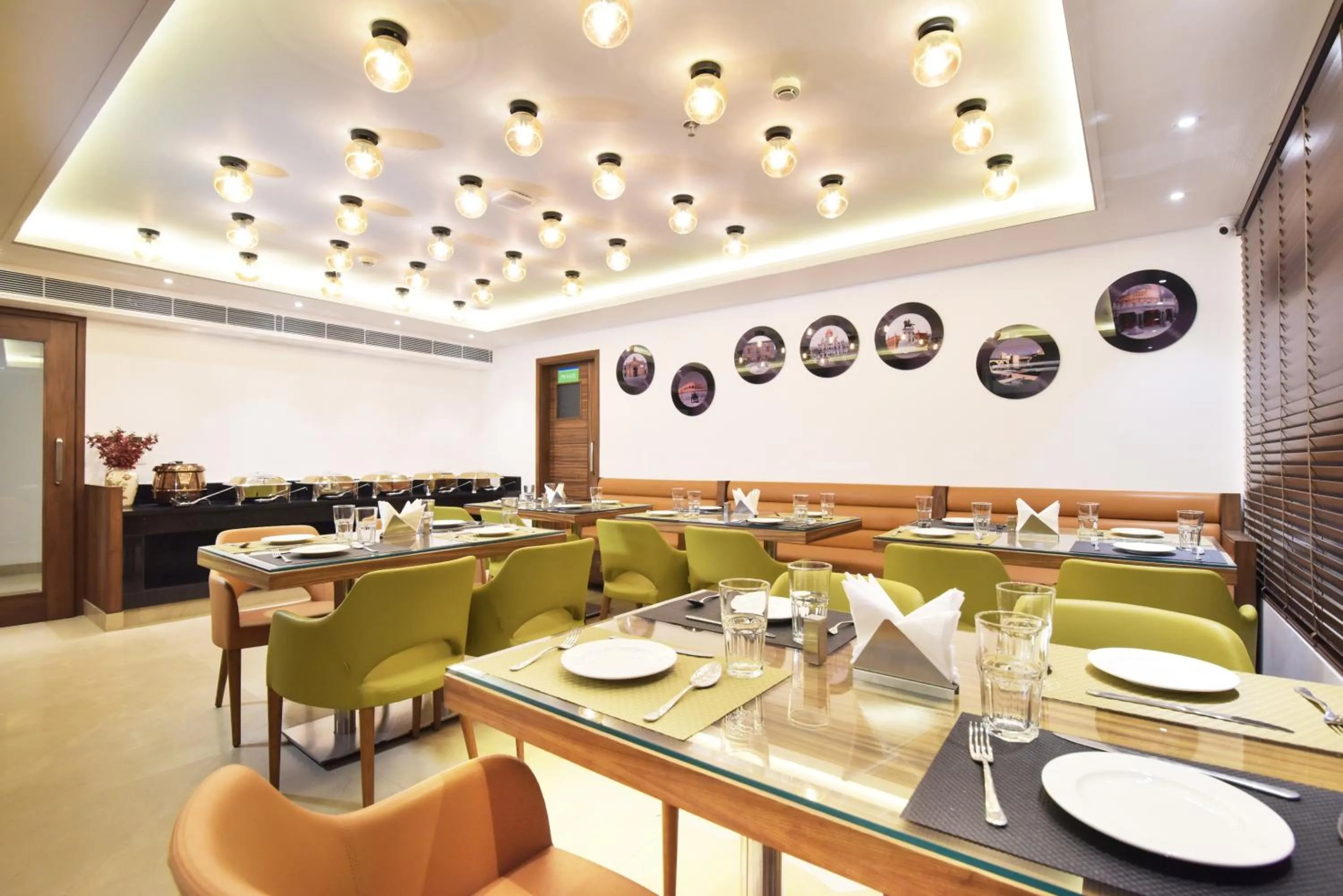 Restaurant/places to eat in SureStay by Best Western Heritage Walk