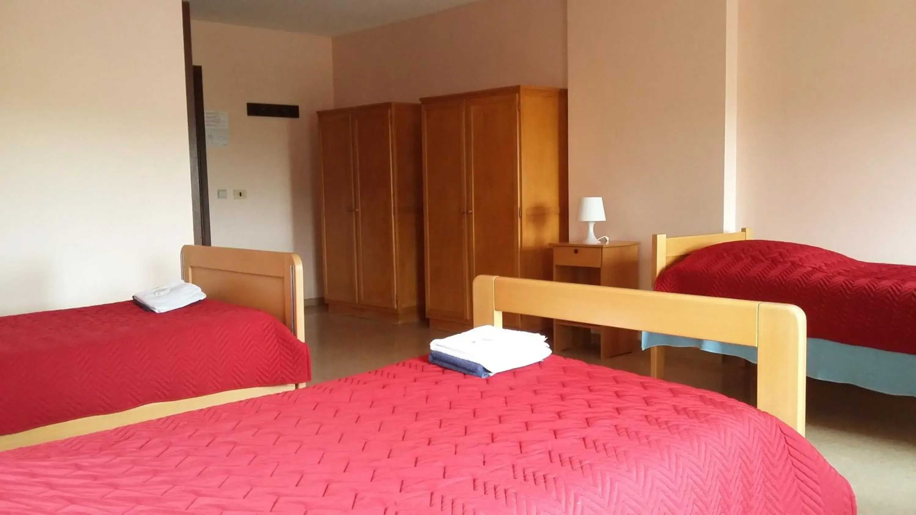 Family Room with Private Bathroom in Chaityfontaine Family Room with Private Bathroom in Chaityfontaine