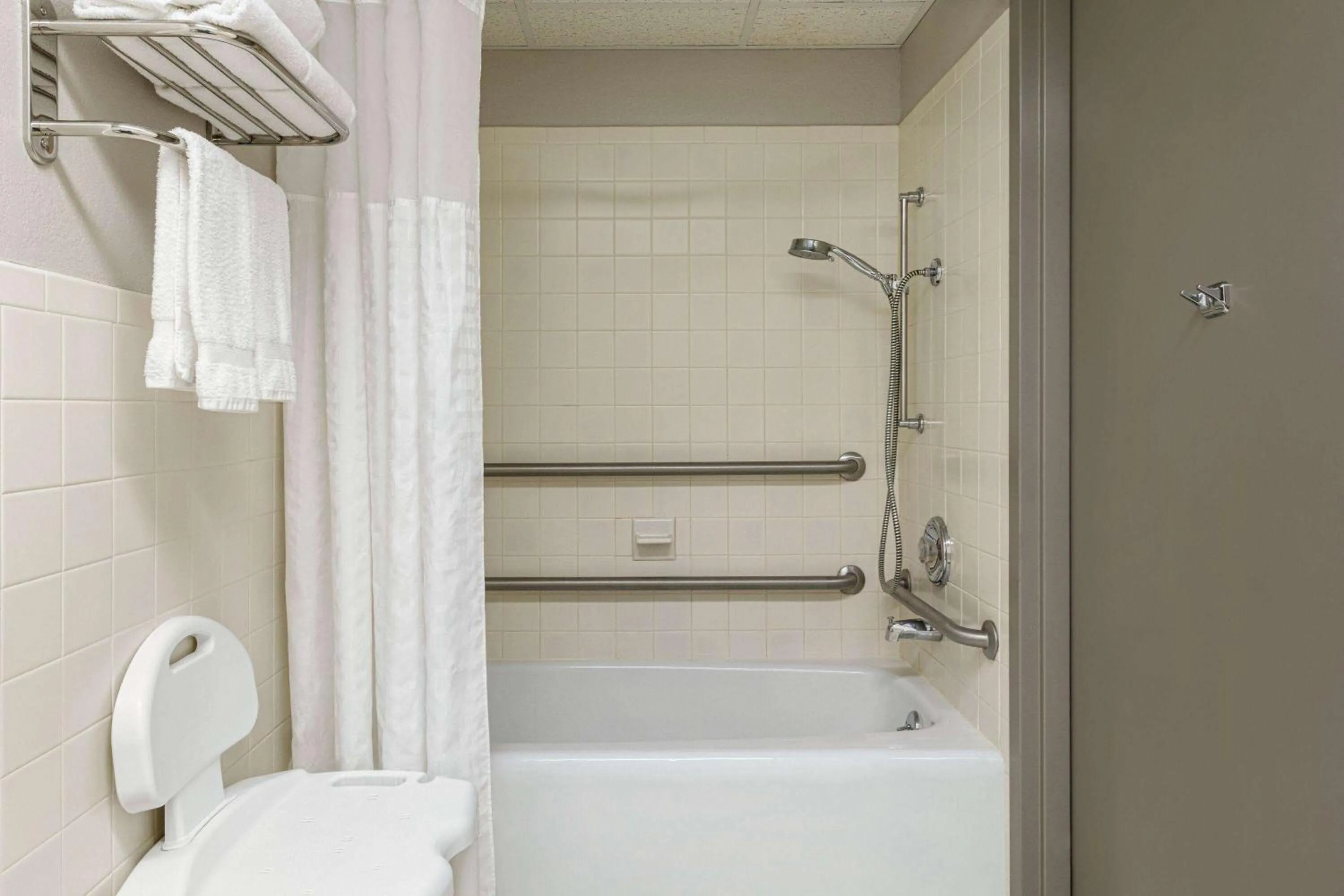 Shower in Days Inn by Wyndham Grand Island I-80