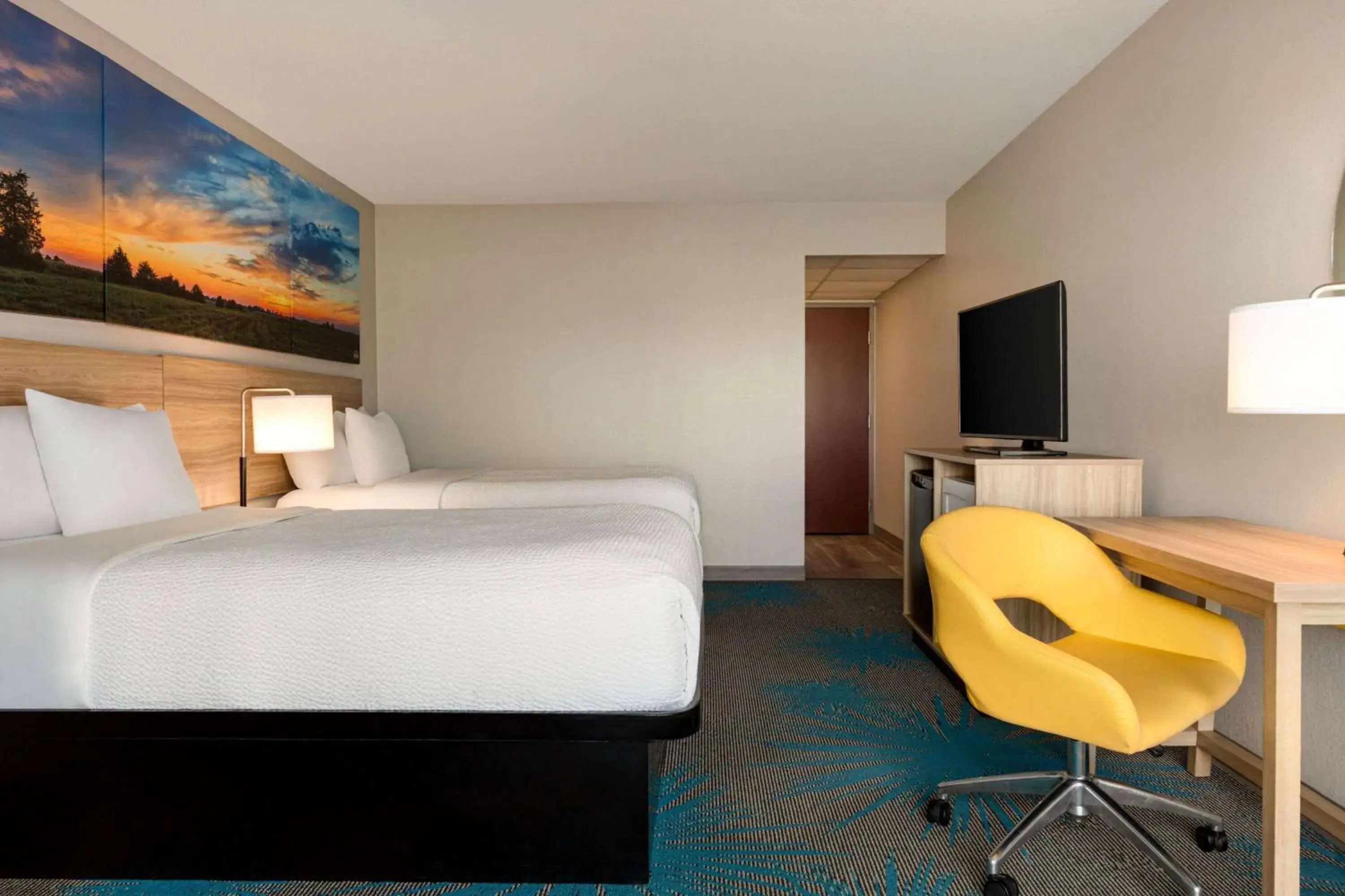 Photo of the whole room, Bed in Days Inn by Wyndham Grand Island I-80 Photo of the whole room, Bed in Days Inn by Wyndham Grand Island I-80