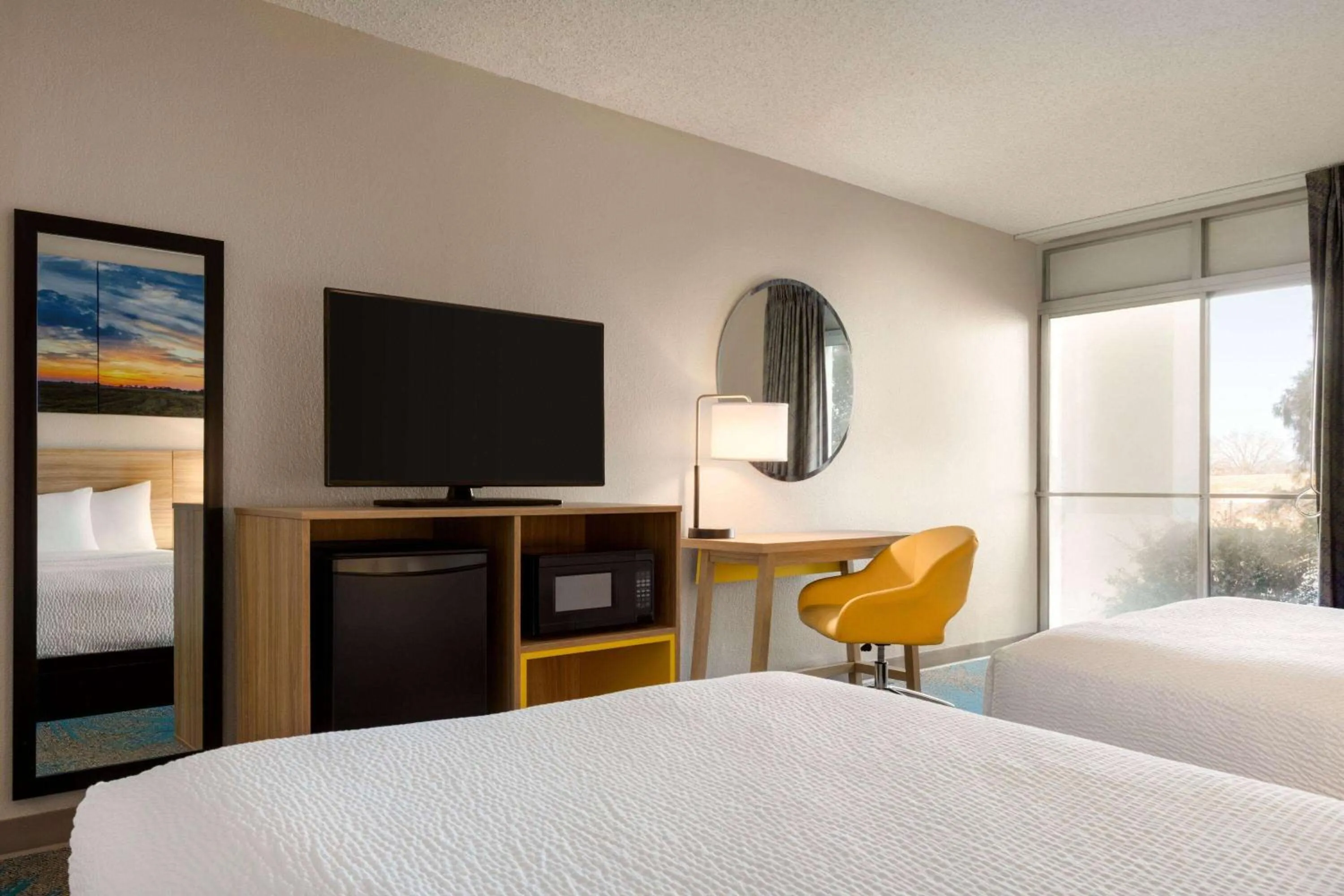 Photo of the whole room, Bed in Days Inn by Wyndham Grand Island I-80