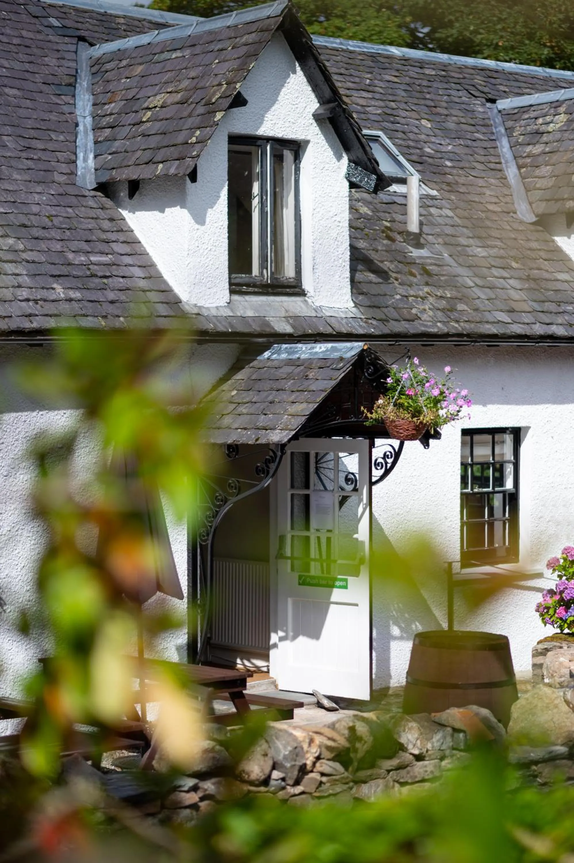 Property building in Ardeonaig Hotel & Restaurant