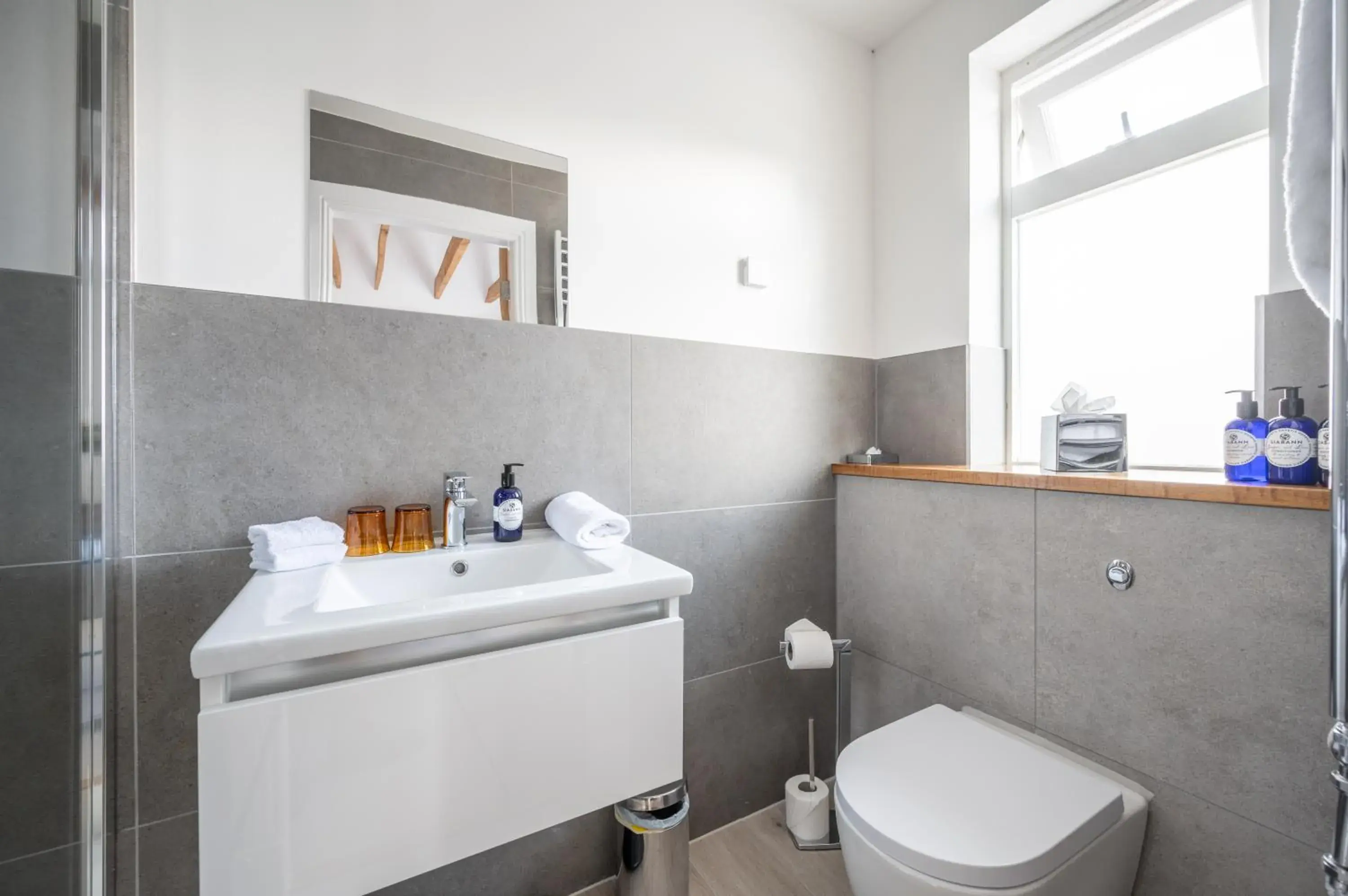 Bathroom in Ardeonaig Hotel & Restaurant Bathroom in Ardeonaig Hotel & Restaurant