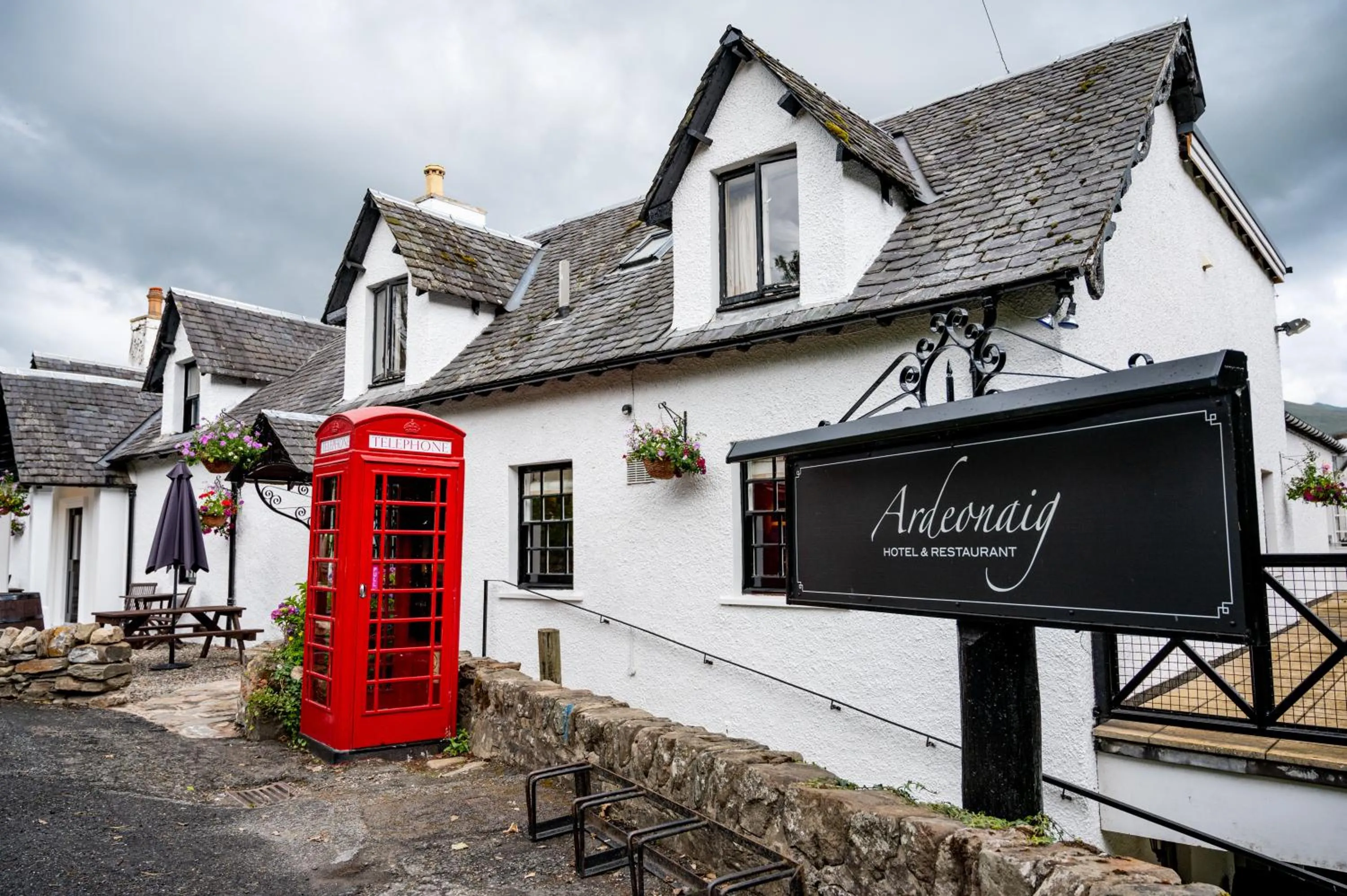 Property building in Ardeonaig Hotel & Restaurant