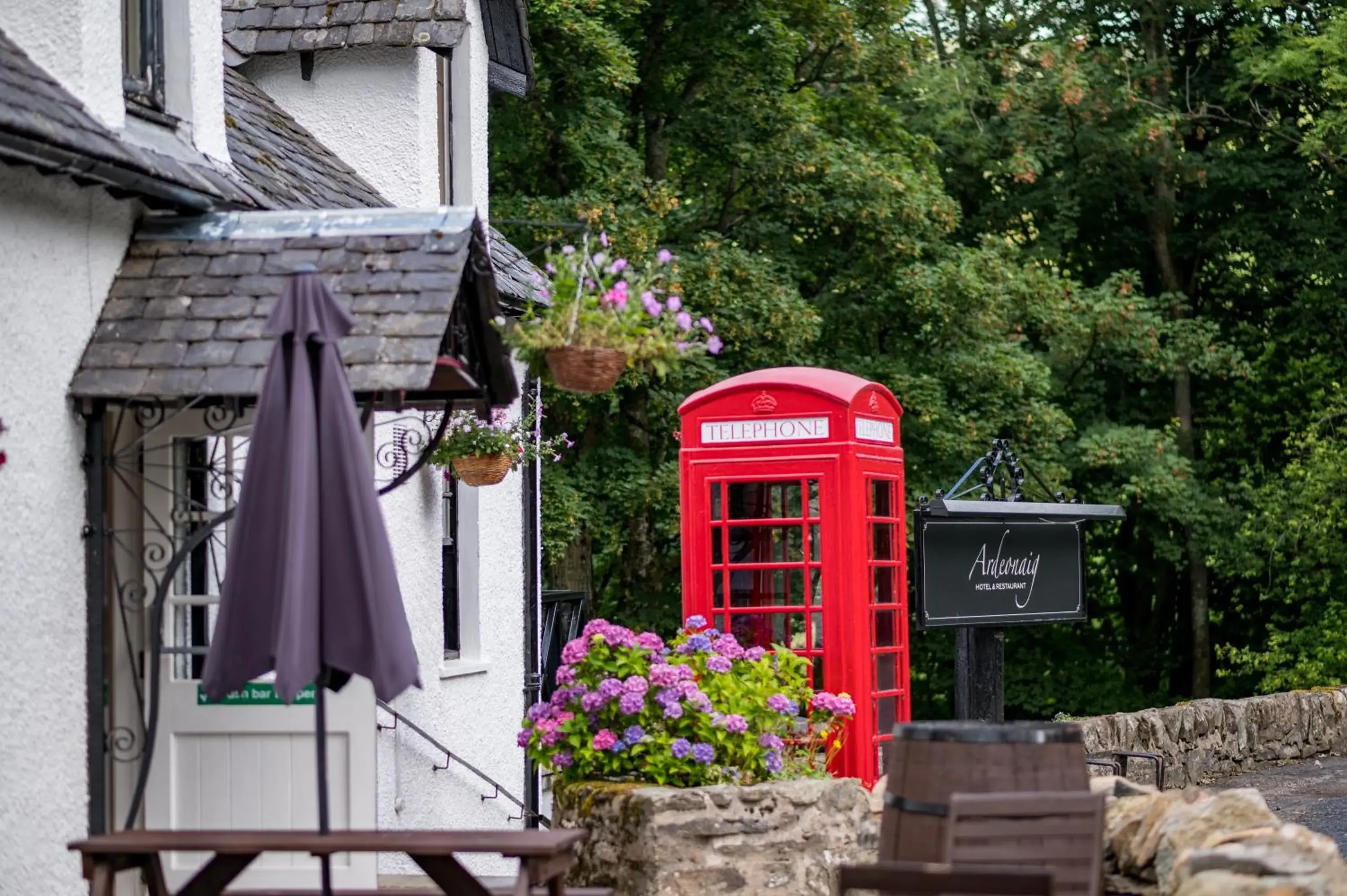 Property building in Ardeonaig Hotel & Restaurant Property building in Ardeonaig Hotel & Restaurant