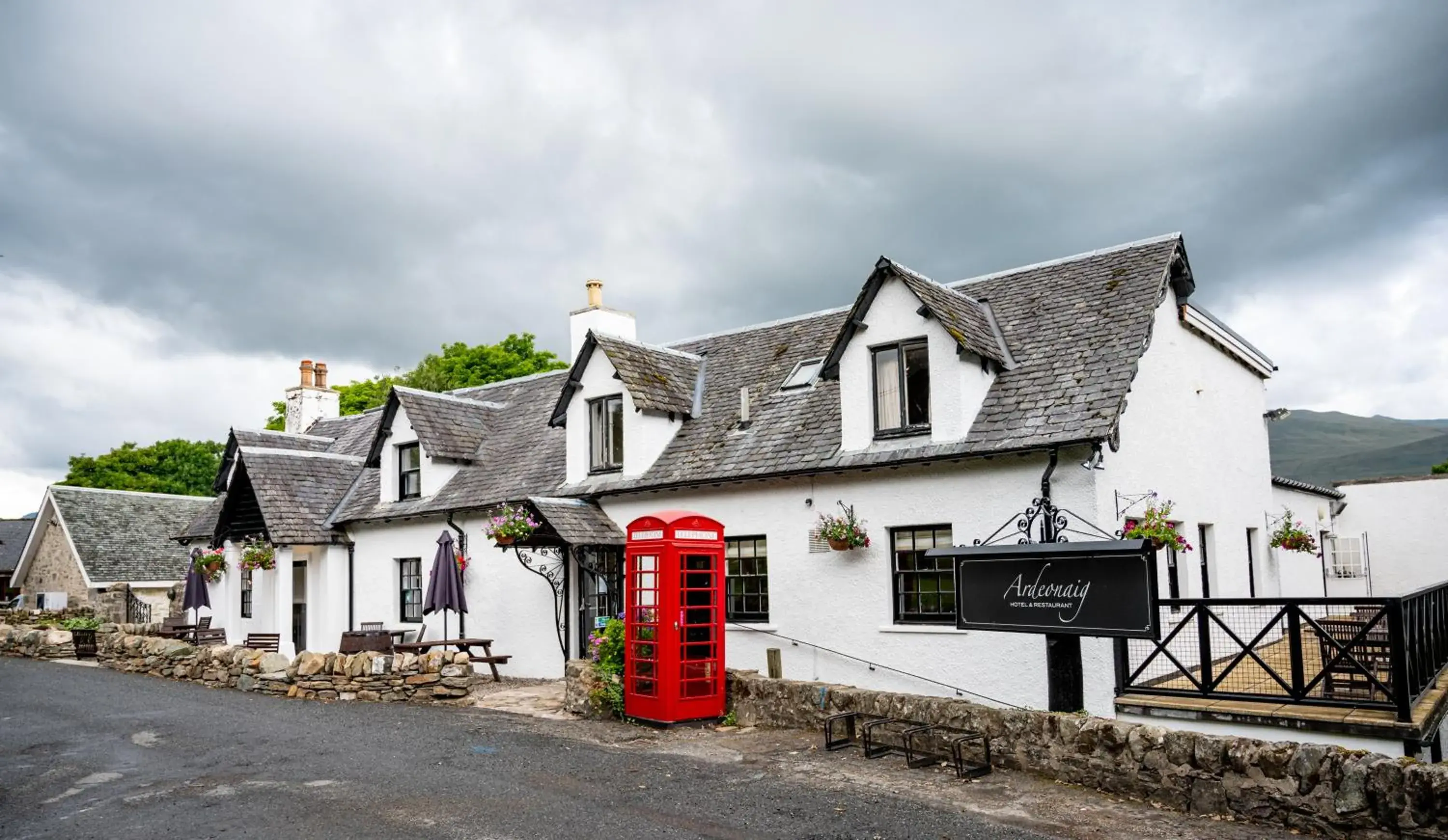 Property building in Ardeonaig Hotel & Restaurant Property building in Ardeonaig Hotel & Restaurant