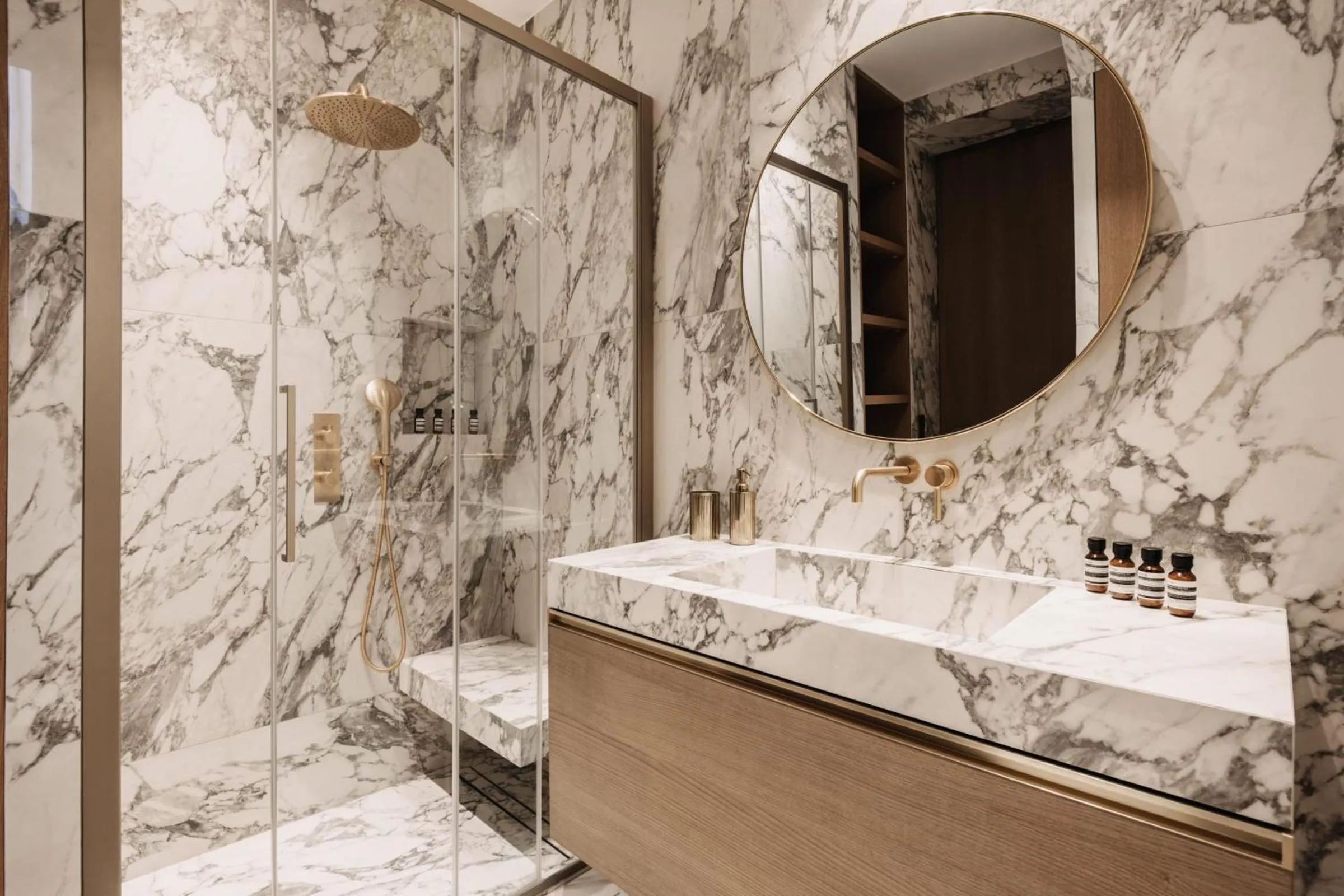 Bathroom in HIGHSTAY - Luxury Serviced Apartments - Champs-Elysées