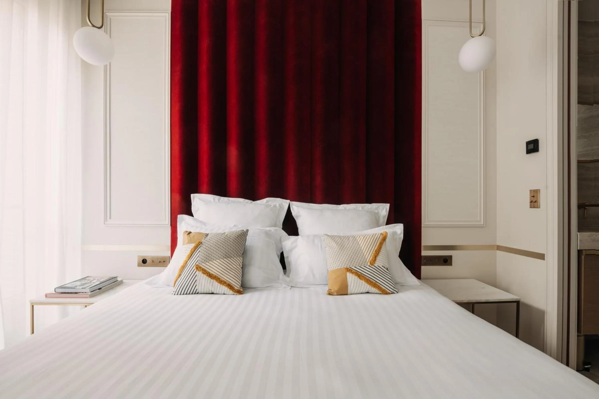 Bedroom, Bed in HIGHSTAY - Luxury Serviced Apartments - Champs-Elysées