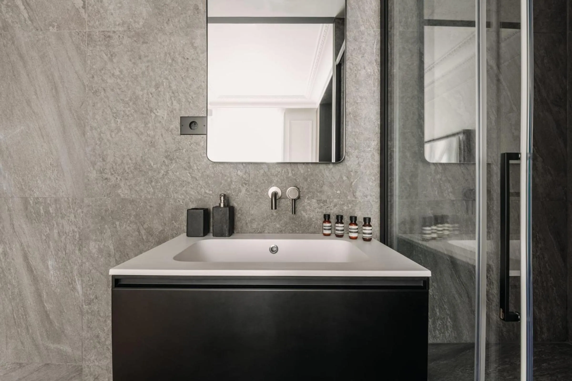 Bathroom in HIGHSTAY - Luxury Serviced Apartments - Champs-Elysées