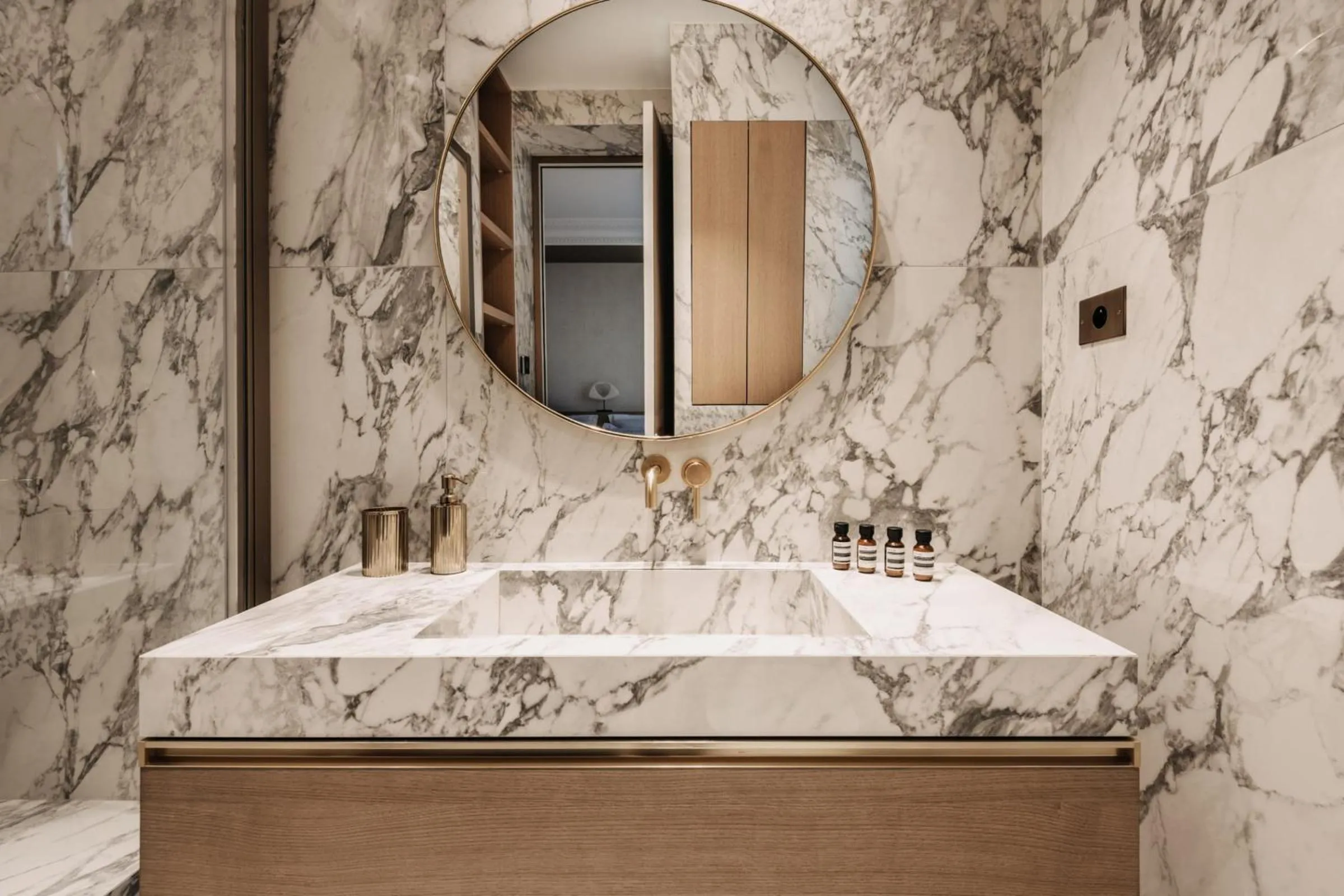 Bathroom in HIGHSTAY - Luxury Serviced Apartments - Champs-Elysées