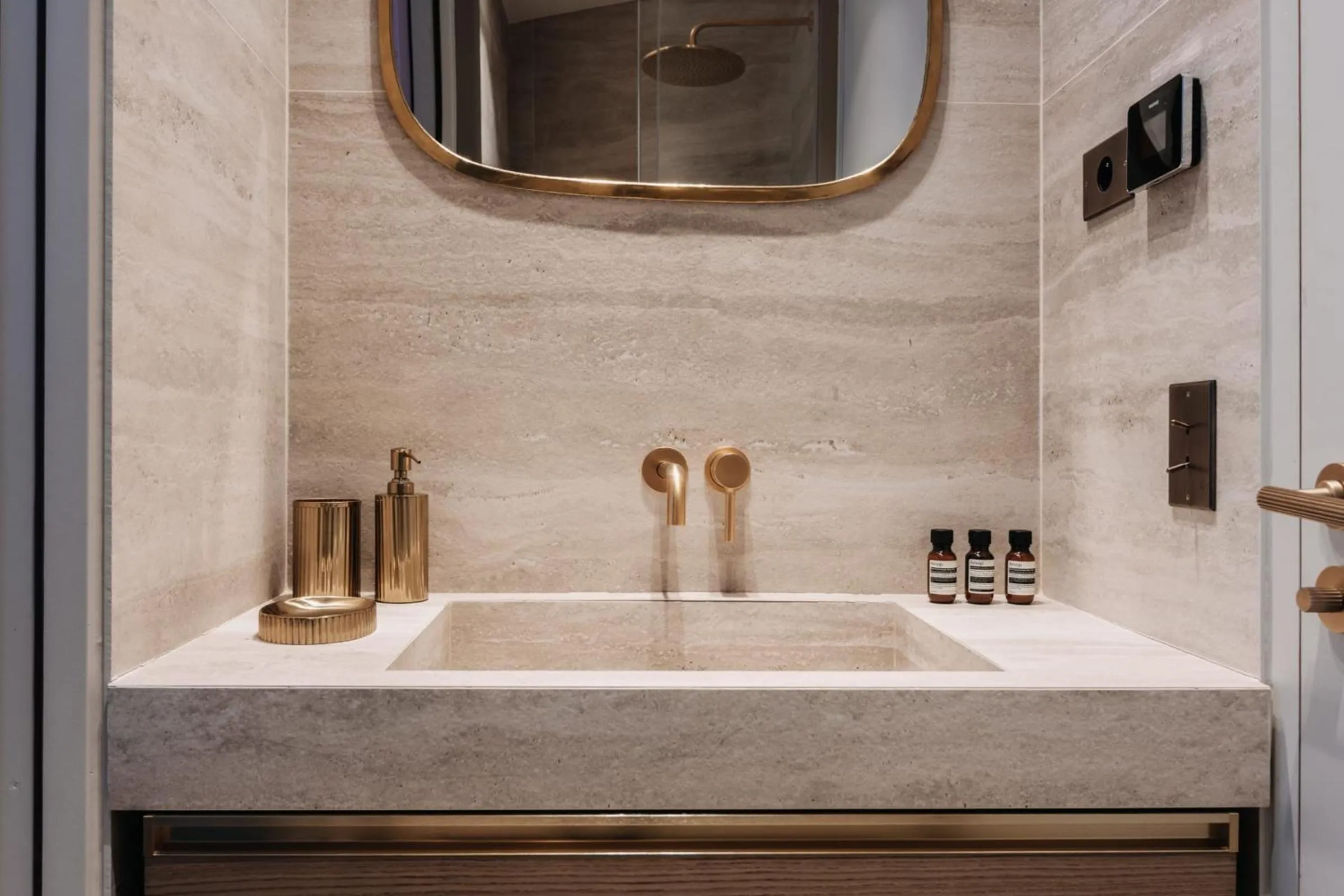 Bathroom in HIGHSTAY - Luxury Serviced Apartments - Champs-Elysées